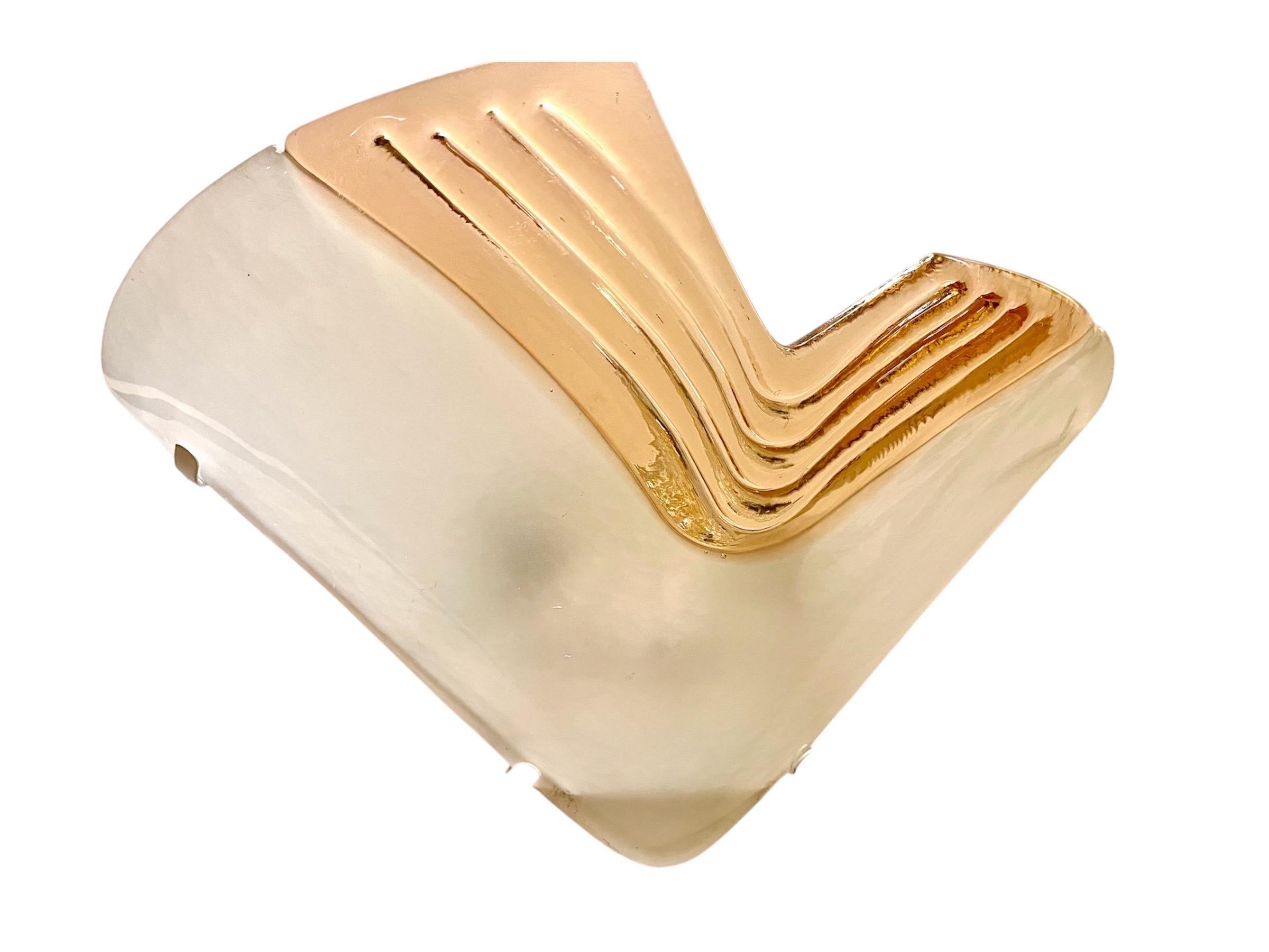 Caratteristiche distintive delle applique in vetro di La Murrina
Design ed estetica
- Le applique La Murrina si distinguono per le loro forme scultoree e artistiche, spesso ispirate al design italiano moderno di metà secolo.
- Spesso presentano