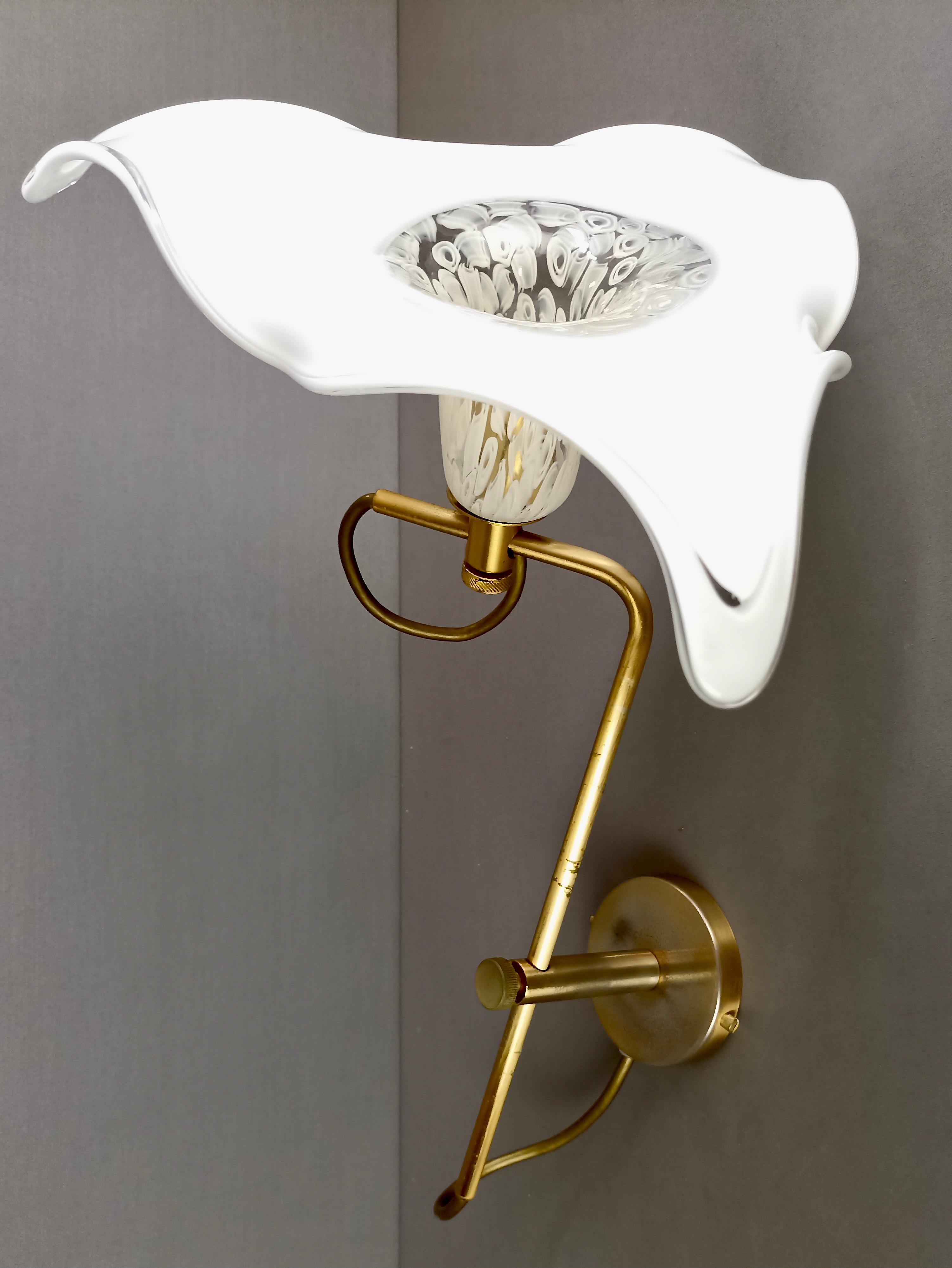 La Murrina 90s adjustable one-light flower-shaped Murano glass single wall lamp. For Sale 2