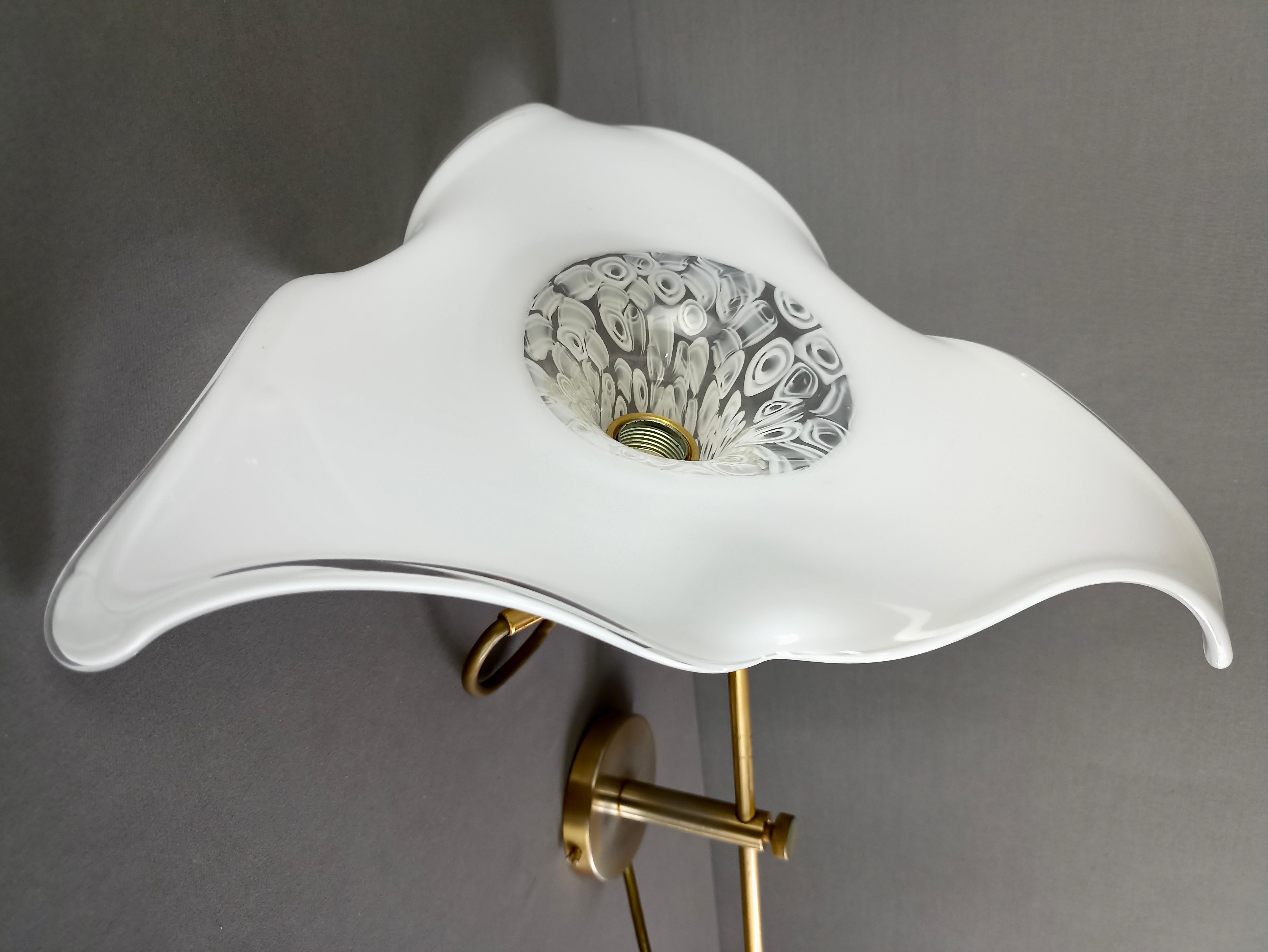 La Murrina 90s adjustable one-light flower-shaped Murano glass single wall lamp. For Sale 3