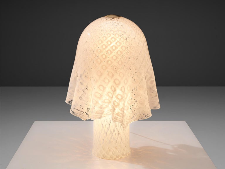 La Murrina, Table lamp, glass, brass, Italy, 1960s

Large and impressive table lamp, produced by La Murrina in Murano, in the 1960s. The shade of this model, also known as 'Fazzoletto', rescembles a large handkerchief. The shade is molded by hand,