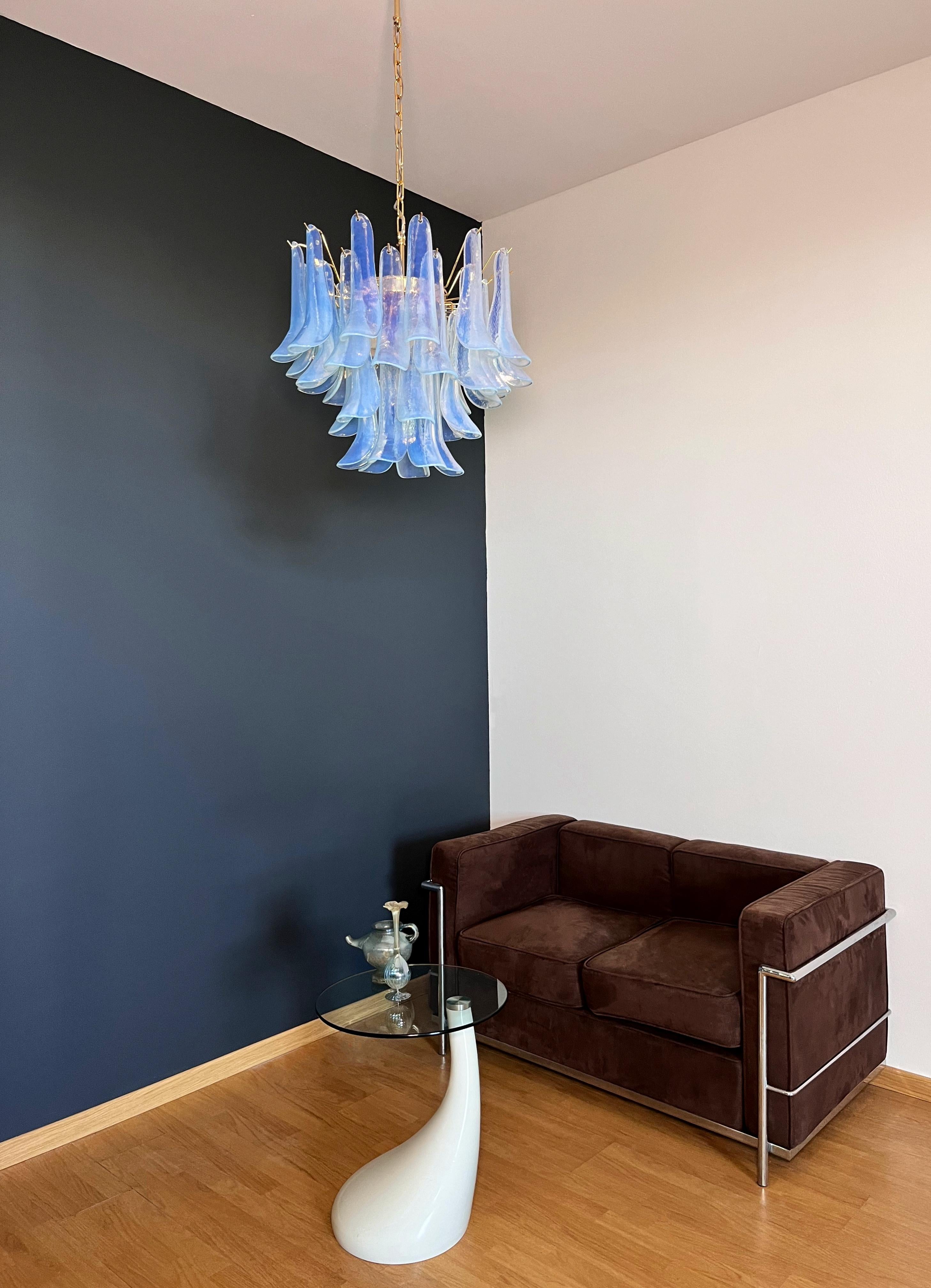 La Murrina glass chandelier - 36 opal petals - golden plated metal frame. For Sale 4