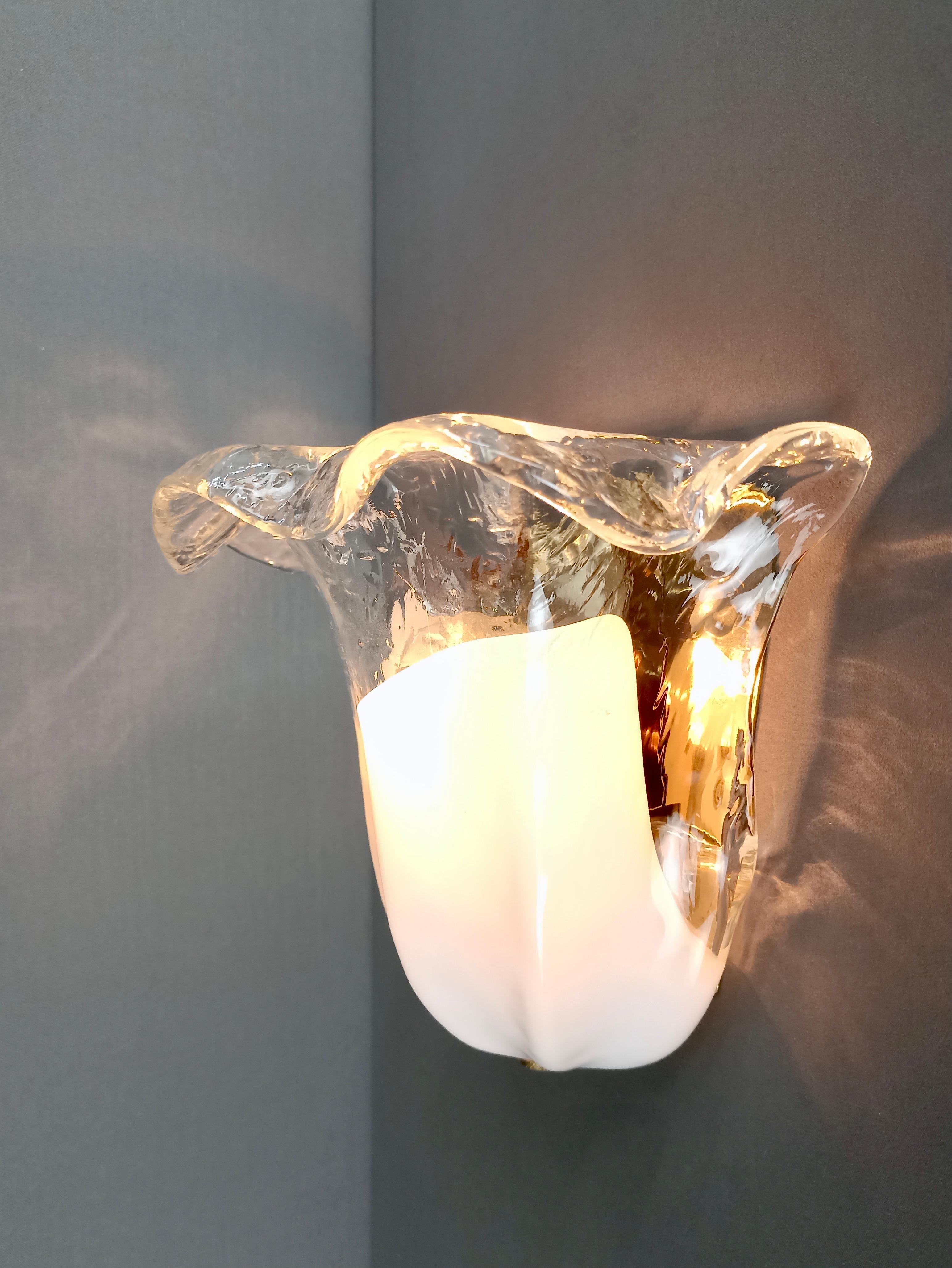 La Murrina Murano 1990s art glass and gilded metal one-light single wall lamp.  For Sale 2