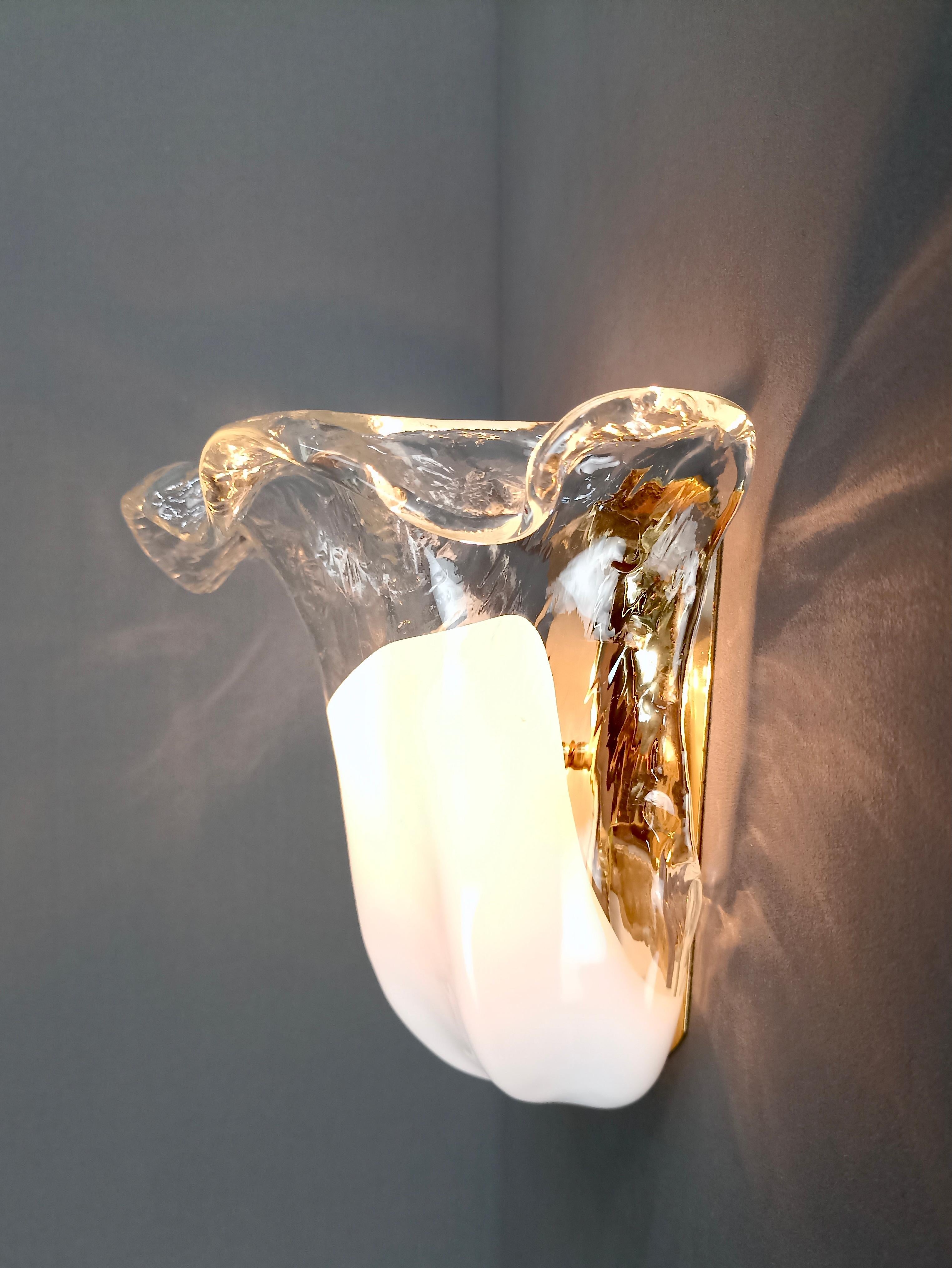 La Murrina Murano 1990s art glass and gilded metal one-light single wall lamp.  For Sale 1