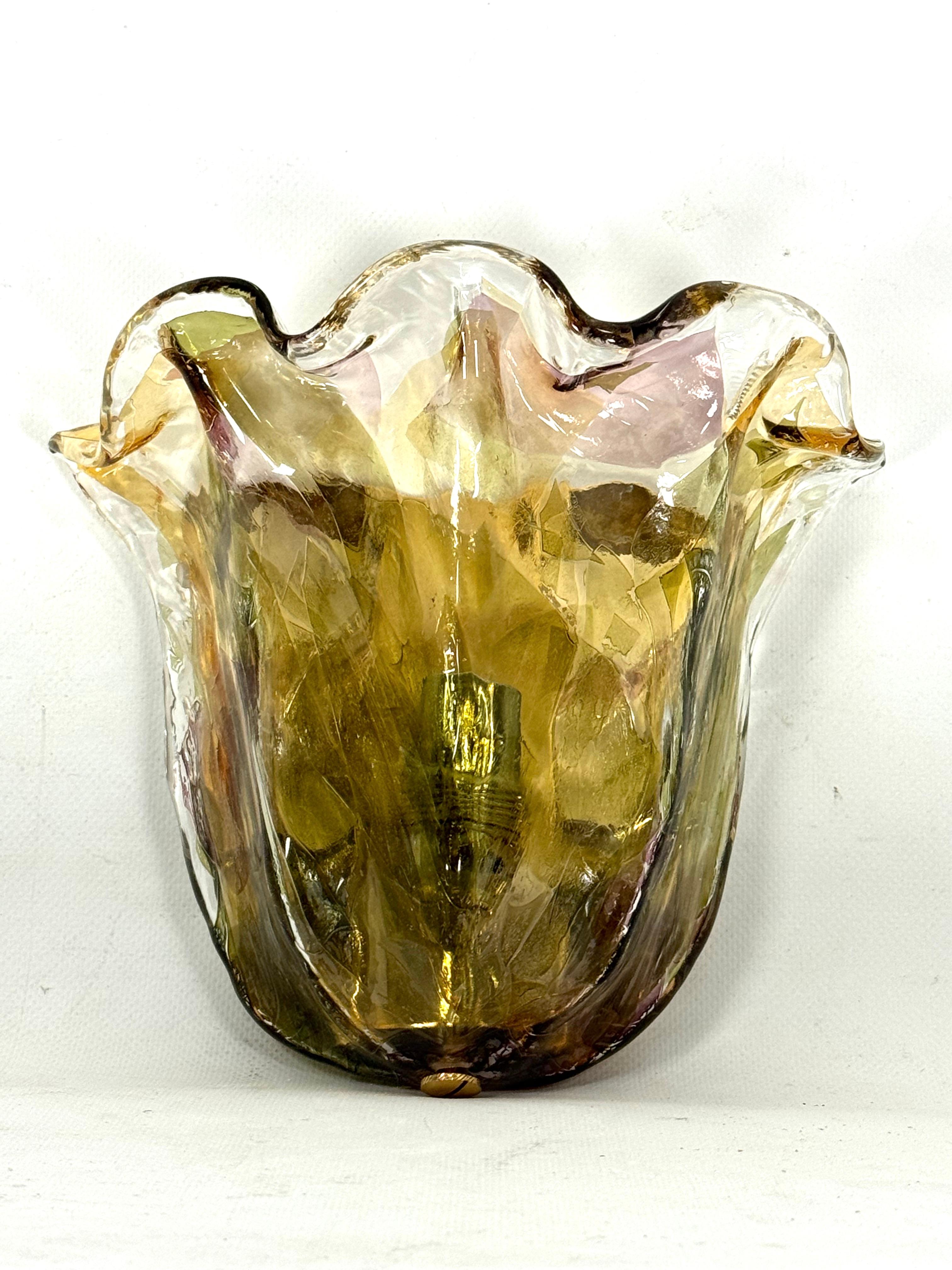 This sconce made of Murano glass and brass has been produced from the Italian La Murrina during the 70s. It is in very good vintage condition with normal trace of age and use. No chips or cracks. Full working with EU standard, adaptable on demand