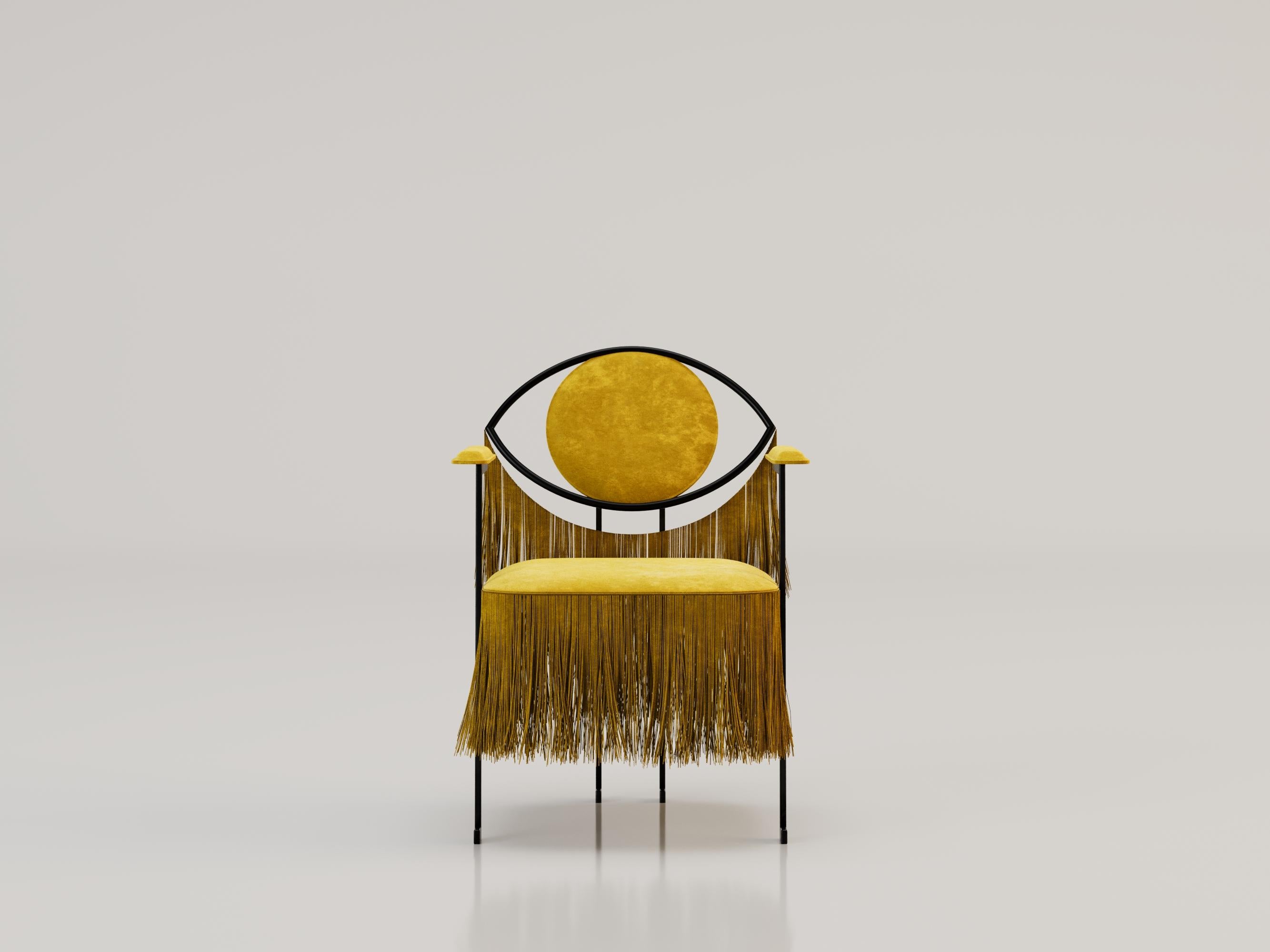 Chaise LA MYSTERIEUSE d'Alexandre Ligios

MÉTAL ET VELOURS

L 33 x L 21 X H 31

La chaise est dotée d'une structure métallique épurée qui lui confère une allure contemporaine et élégante. Son assise en velours ornée de franges apporte une touche de