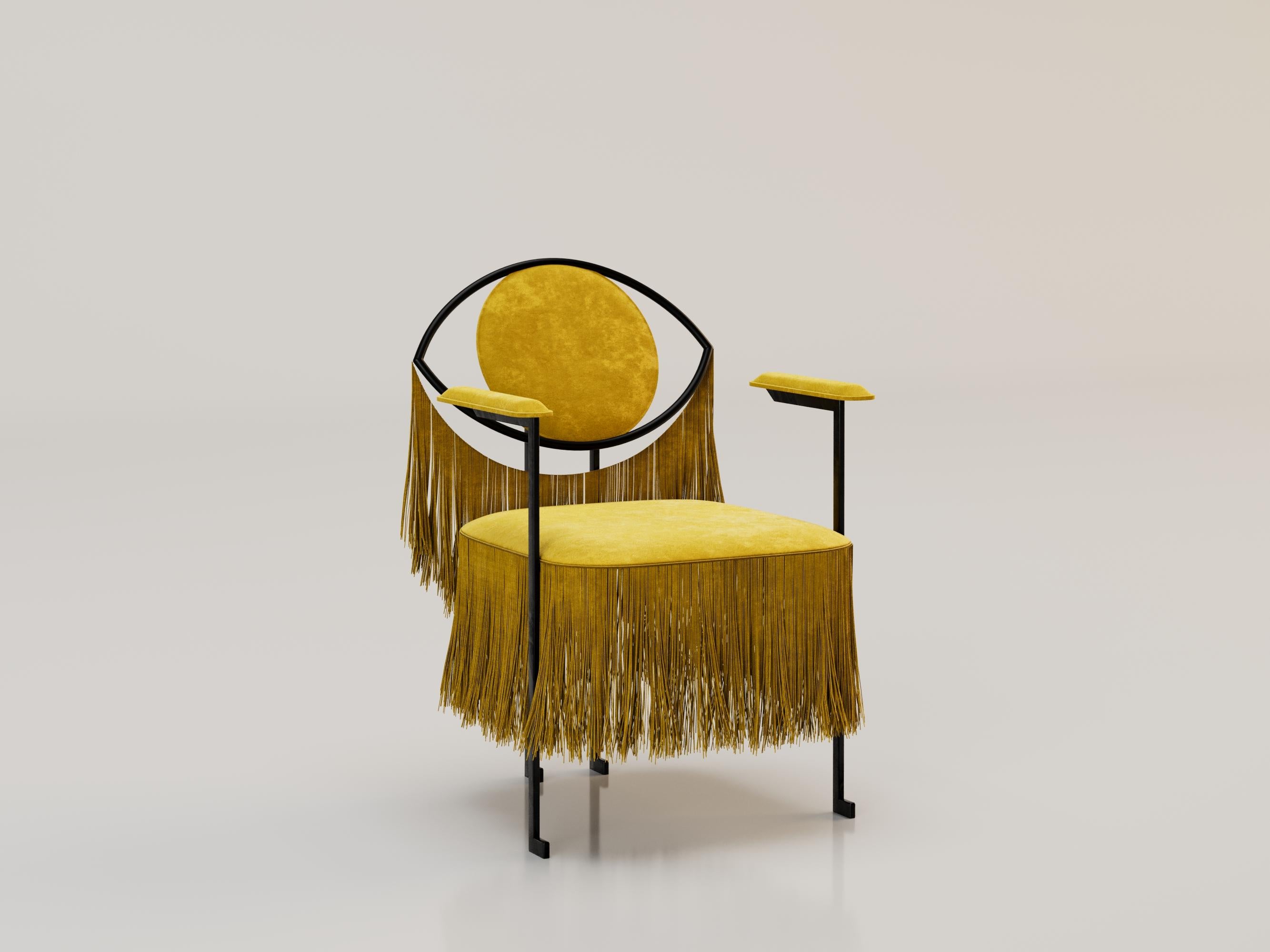 LA MYSTERIEUSE Silla contemporánea de metal y terciopelo amarillo de Alexandre Ligios Moderno