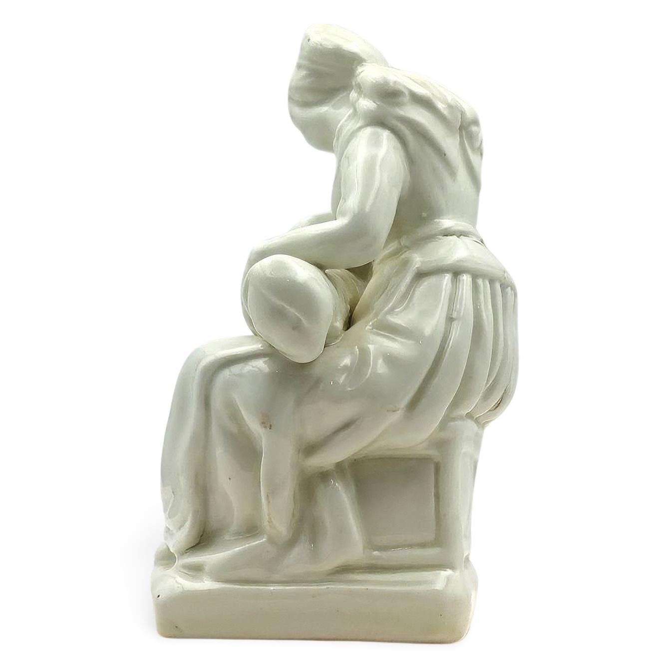 Néoclassique La Nourrice - Figure d'allaitement en porcelaine, Liverpool, vers 1759 en vente