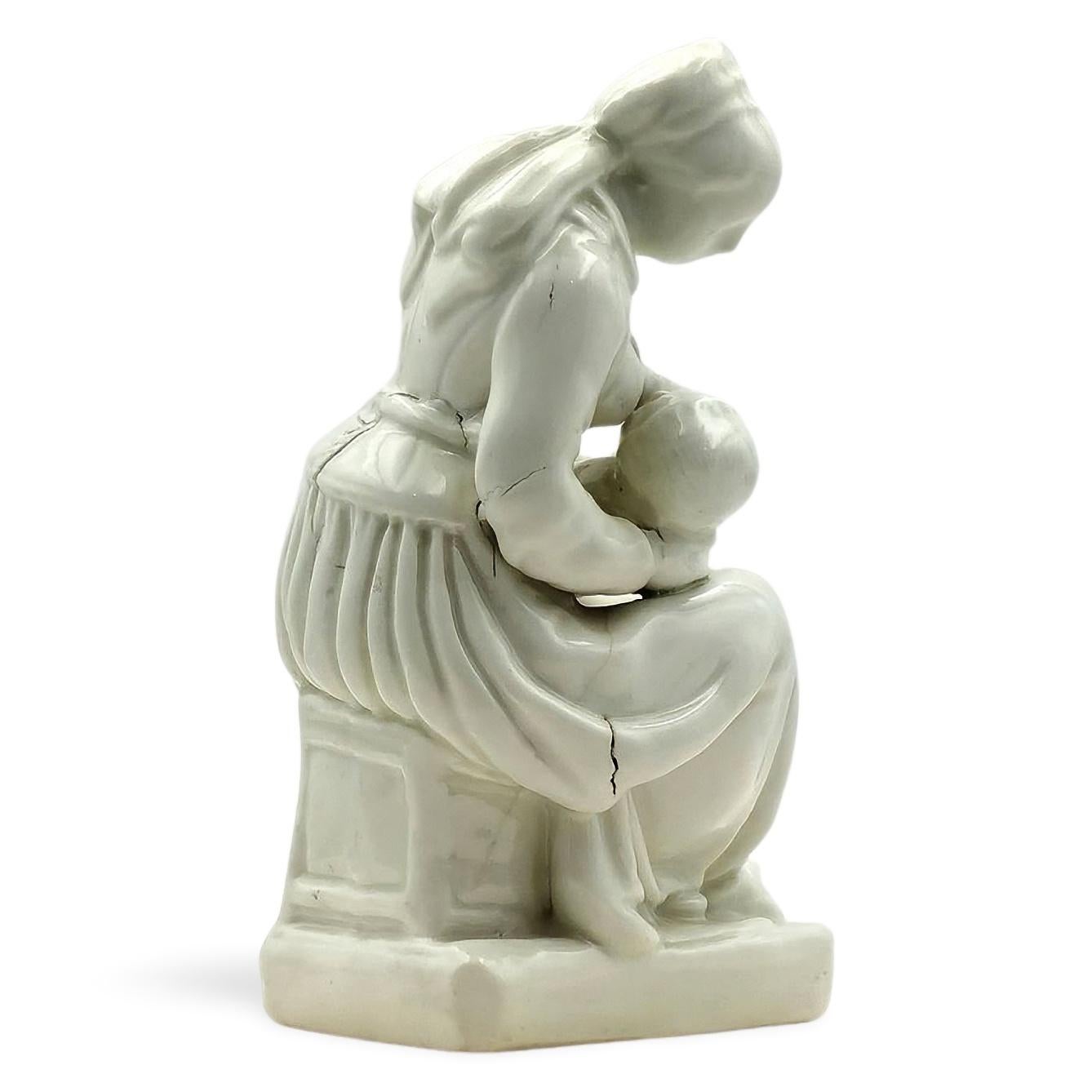 La Nourrice - Figure d'allaitement en porcelaine, Liverpool, vers 1759 Bon état - En vente à Melbourne, Victoria