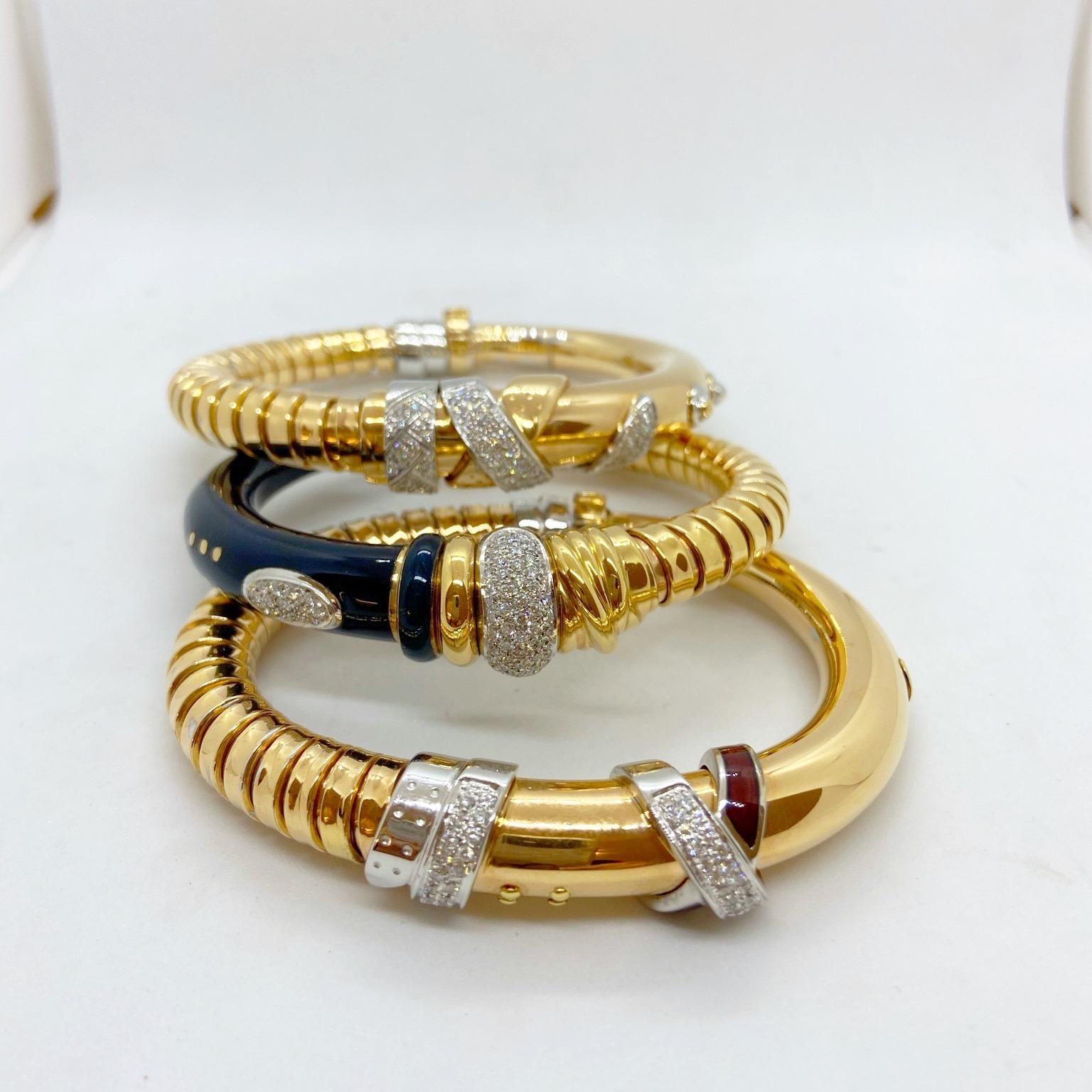Taille ronde La Nouvelle Bracelet en or 18 carats avec diamants de 0,59 carat et émail bourgogne en vente