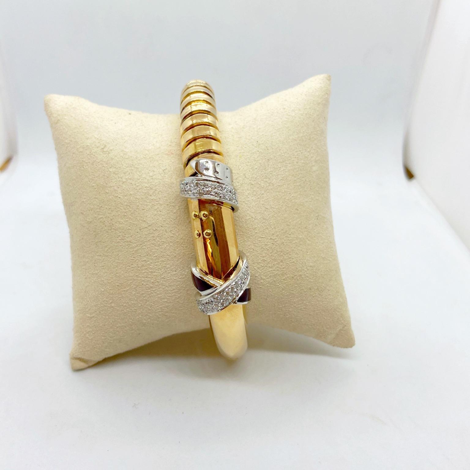 La Nouvelle Armband aus 18 Karat Gold mit 0,59 Karat Diamanten und burgunderroter Emaille im Angebot 1