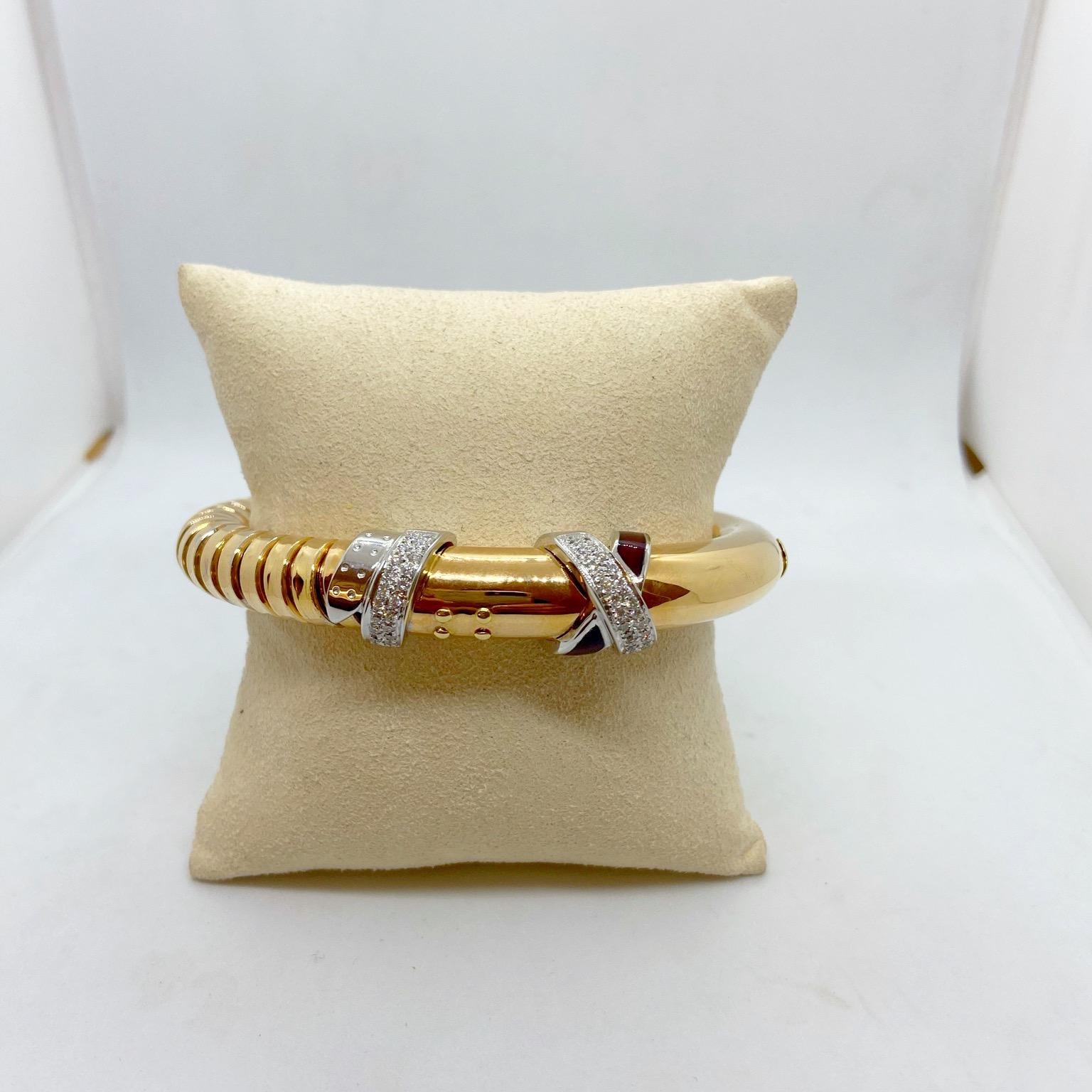 La Nouvelle Bracelet en or 18 carats avec diamants de 0,59 carat et émail bourgogne en vente 3