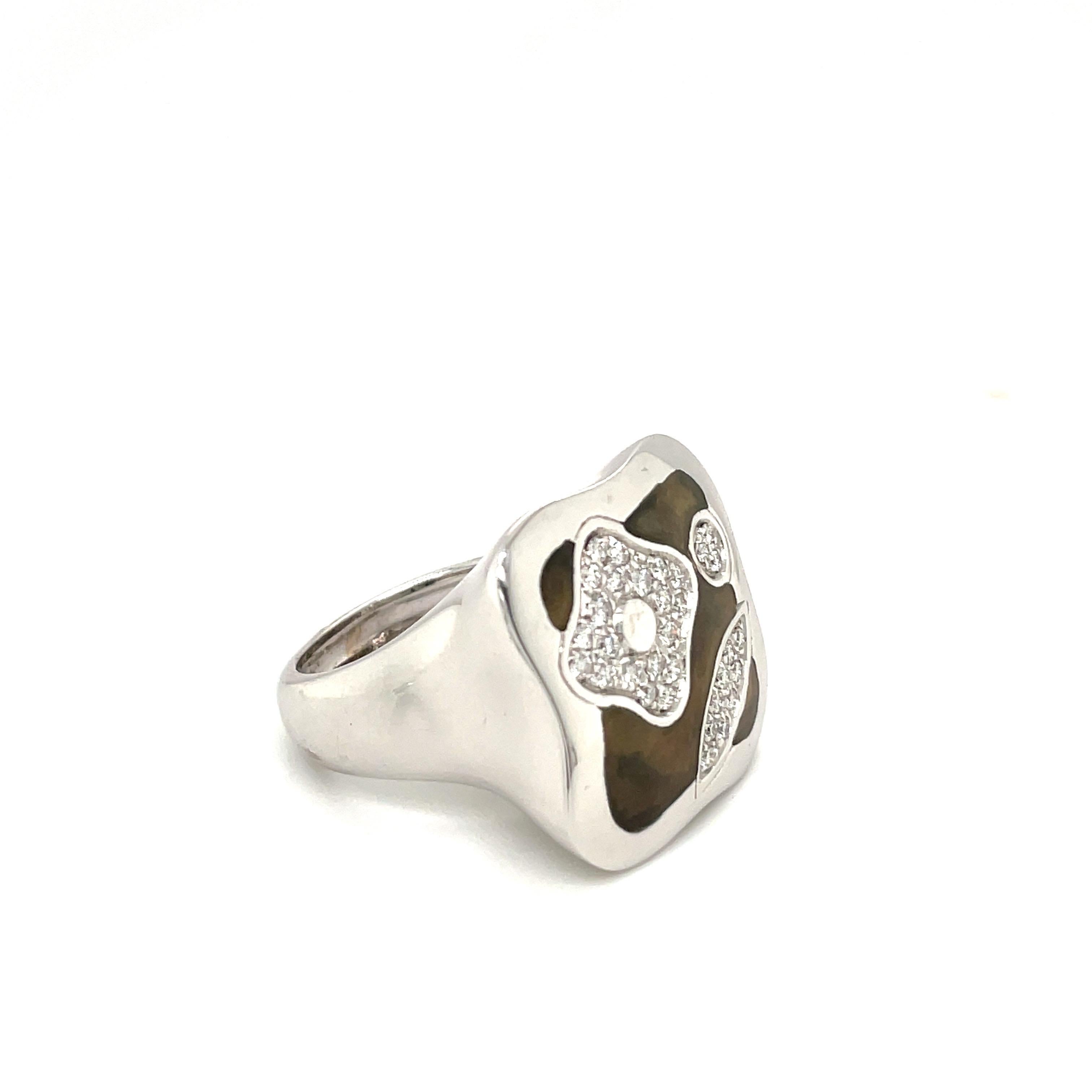 Modern La Nouvelle 18kt White Gold Fiori Ring .39cts Diamond & Enamel For Sale
