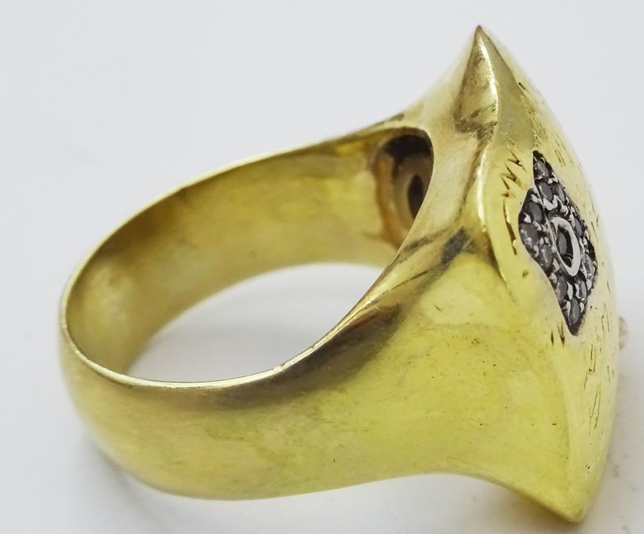 Round Cut La Nouvelle Bague 18 Karat Gold Fiori Ring with Diamonds For Sale