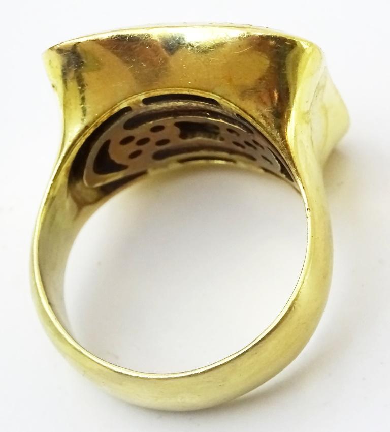 La Nouvelle Bague 18 Karat Gold Fiori Ring with Diamonds In Excellent Condition For Sale In Jerusalem, IL