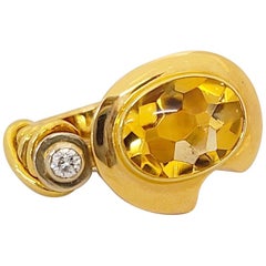 Vintage La Nouvelle Bague 18 Karat Gold Ring with Oval Citrine and Diamond Ring