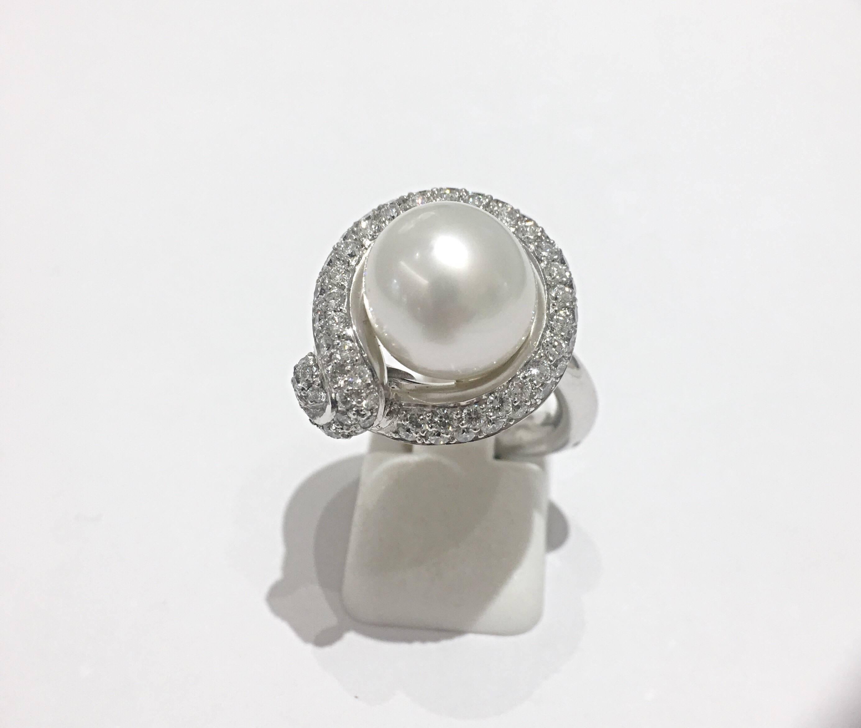 Taille ronde La Nouvelle Bague, bague en perles et diamants de 1,80 carat en vente