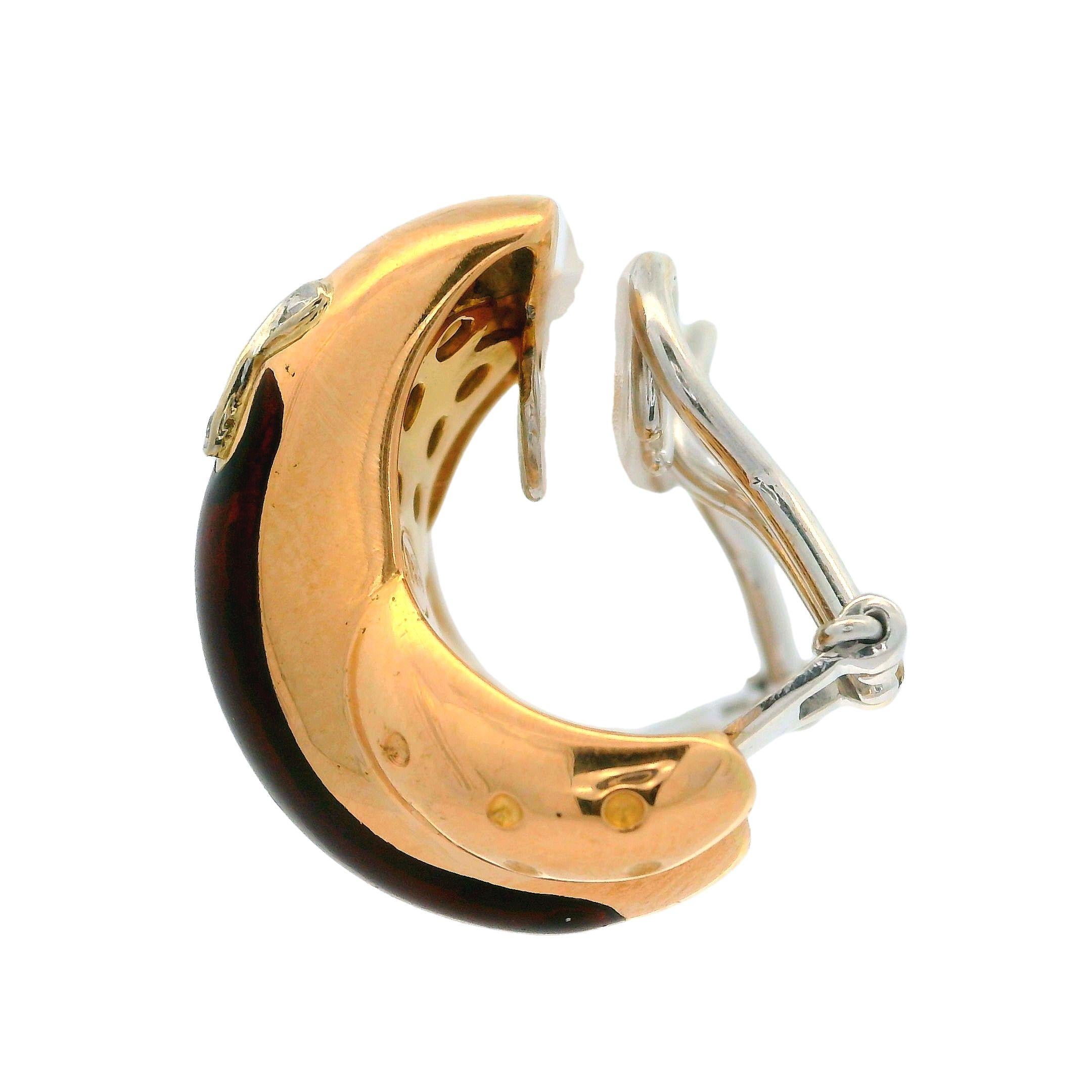 La Nouvelle Bague Pendientes con clip de oro de 18 quilates, diamantes y esmalte rojo, diseño X en Excelente estado para la venta en Montclair, NJ
