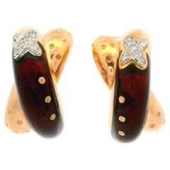 La Nouvelle Bague Orecchini a clip in oro 18 carati con diamanti e smalto rosso, con design a X