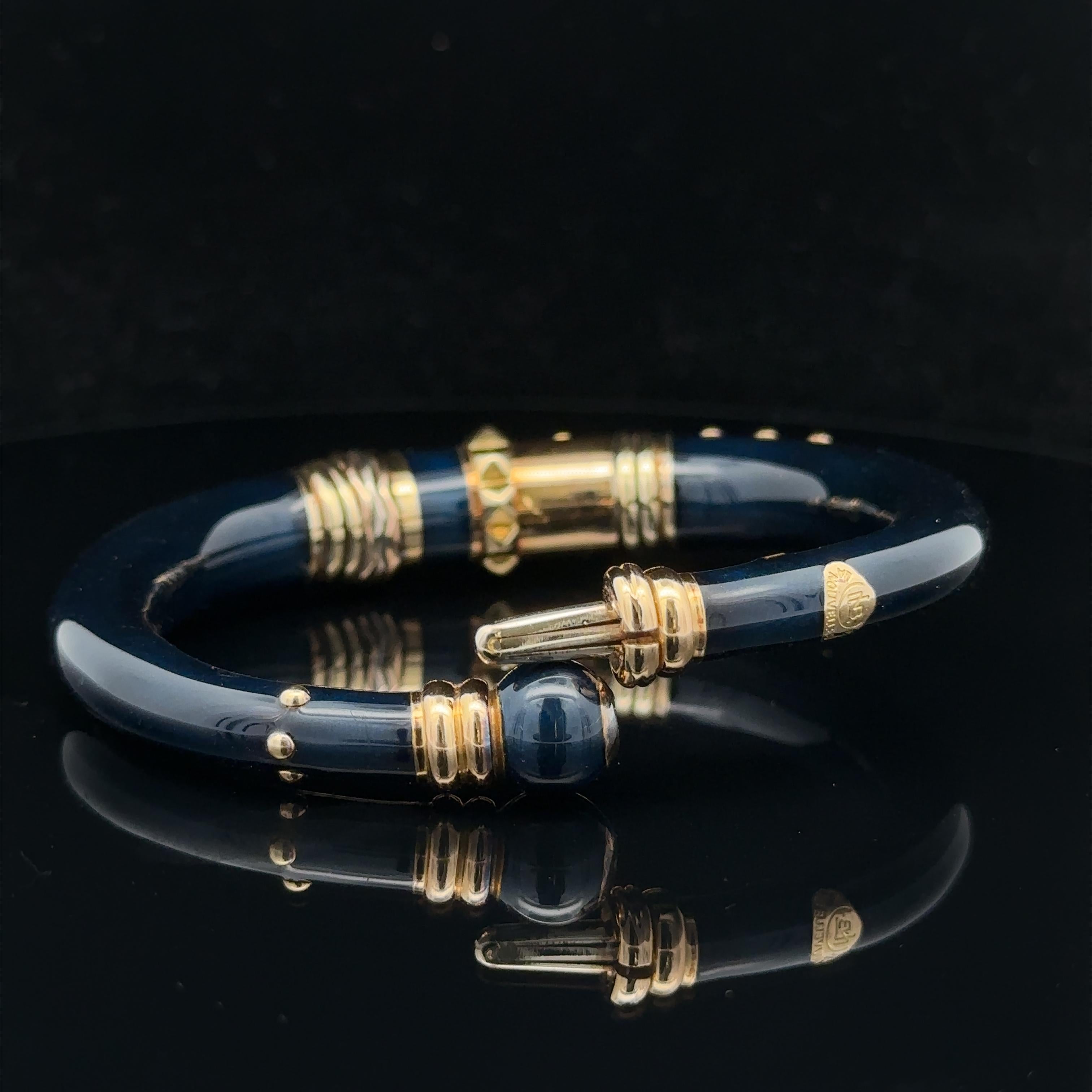 Material:18k Yellow Gold - Sterling Silver Accents - Deep Blue Enamel
Weight: 45.33 Grams
Type: Twist Hinge Bangle
Length: Will comfortably fit up to 7” wrist (fitted on wrist)
Closure: Push Pin?
Overall Width: 74.09mm (2.91”) (approx.)
Thickness: