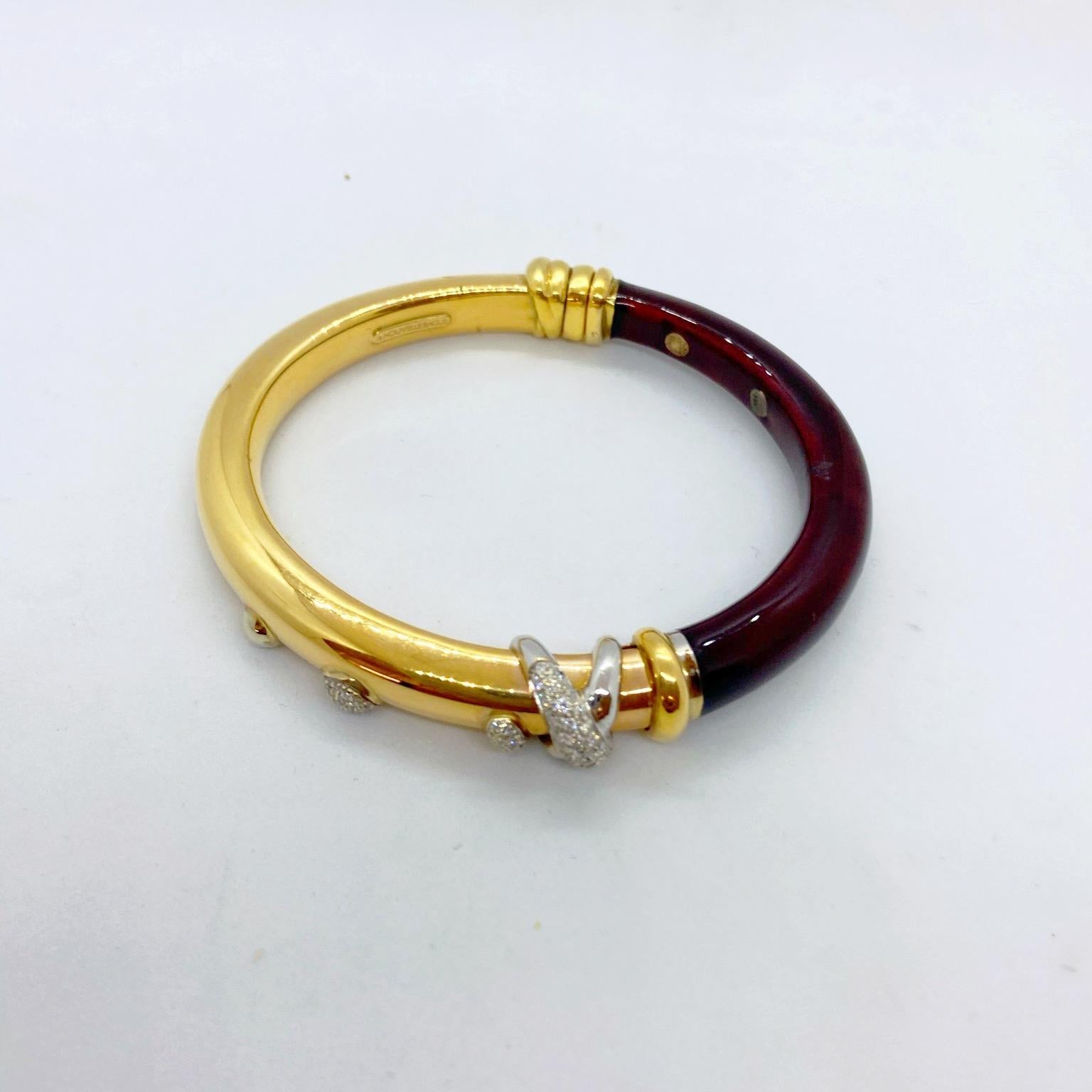 Taille ronde La Nouvelle Bague Bracelet en or rose 18KT, émail de Bourgogne et diamant de 0,59 carat en vente