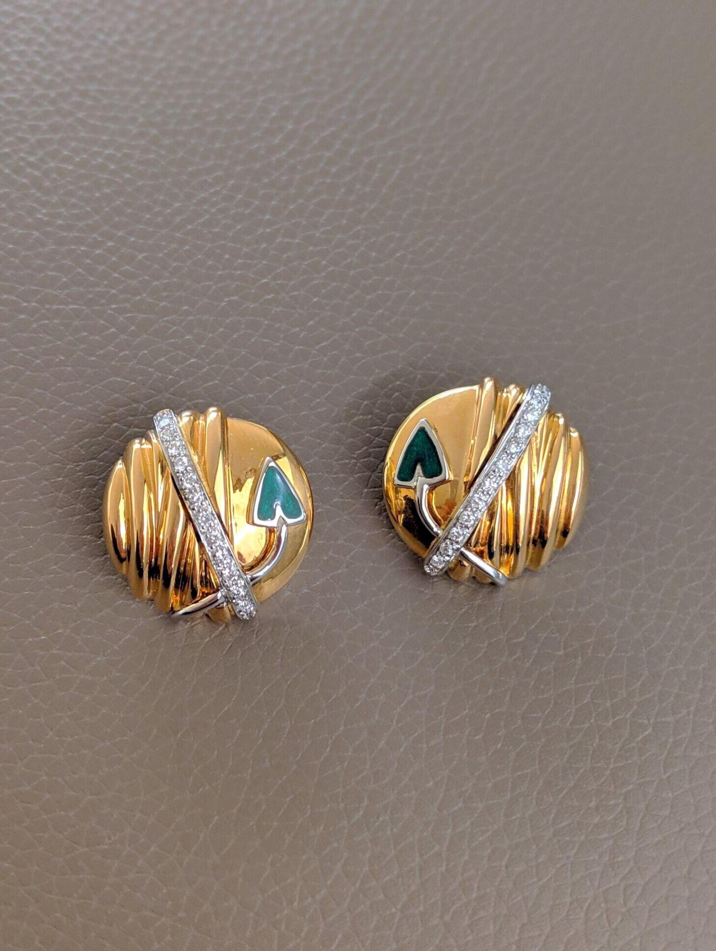 Ohrringe aus 18 Karat Gold der Nouvelle Bague mit Diamant 0,42 Karat und grüner Emaille (Rundschliff) im Angebot