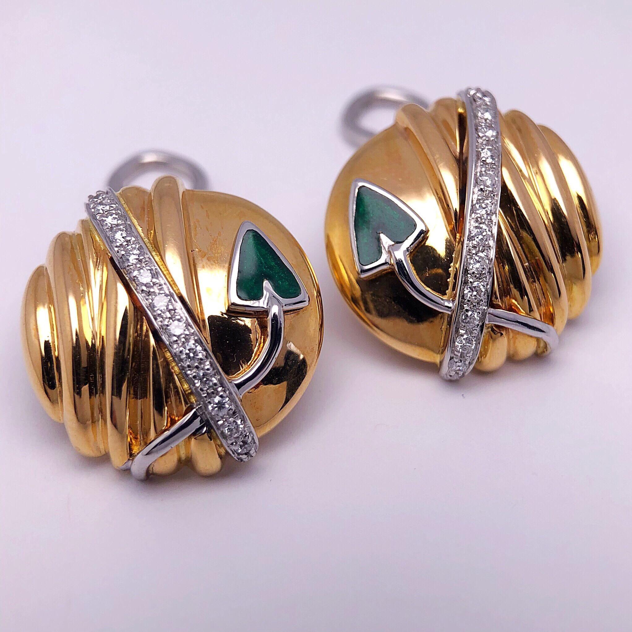Ohrringe aus 18 Karat Gold der Nouvelle Bague mit Diamant 0,42 Karat und grüner Emaille im Zustand „Neu“ im Angebot in New York, NY
