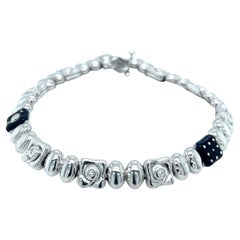 La Nouvelle Bague Bracelet en or blanc 18KT avec diamant .12Cts et émail bleu