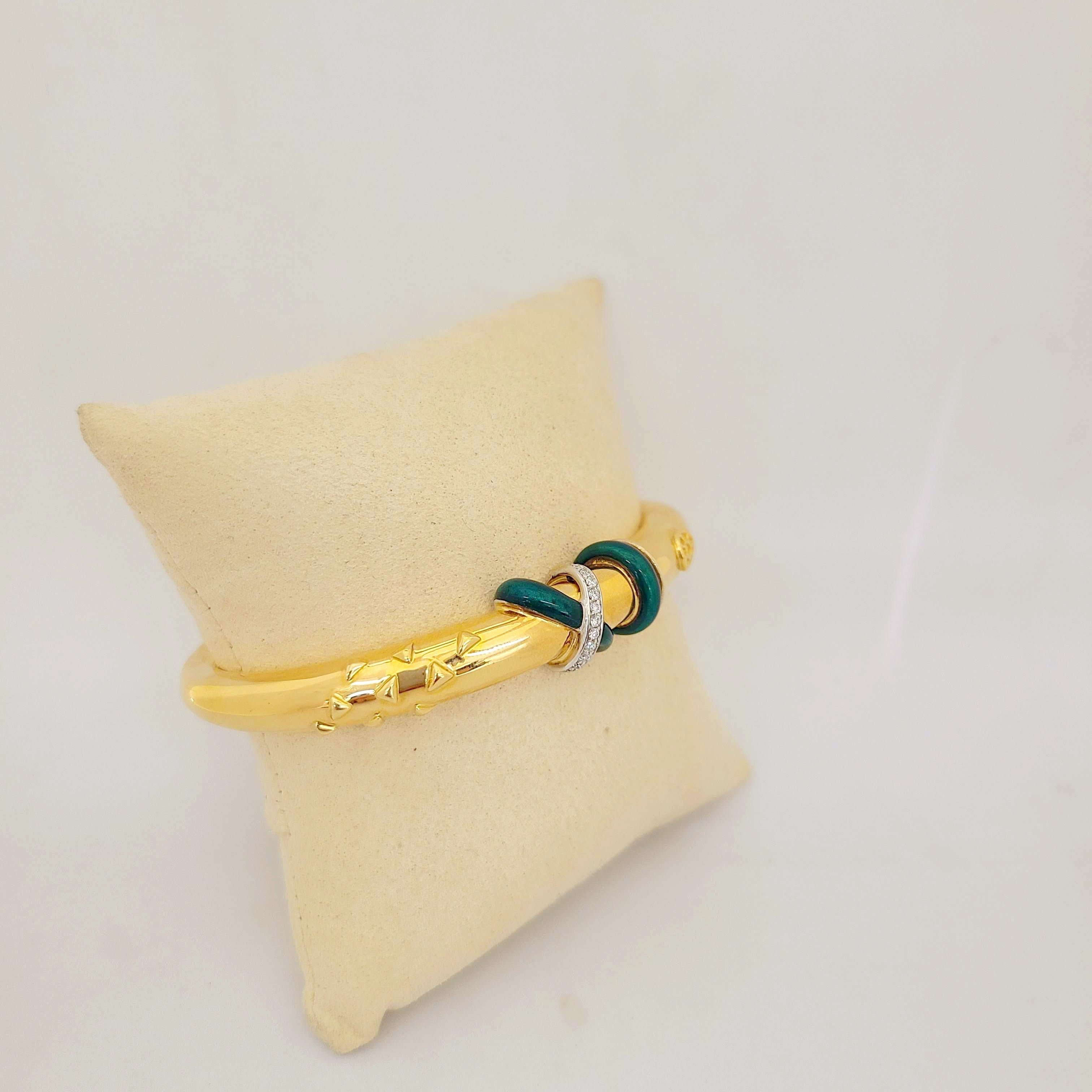 Round Cut La Nouvelle Bague 18 Karat Gold Bangle Bracelet with Diamonds and Green Enamel For Sale