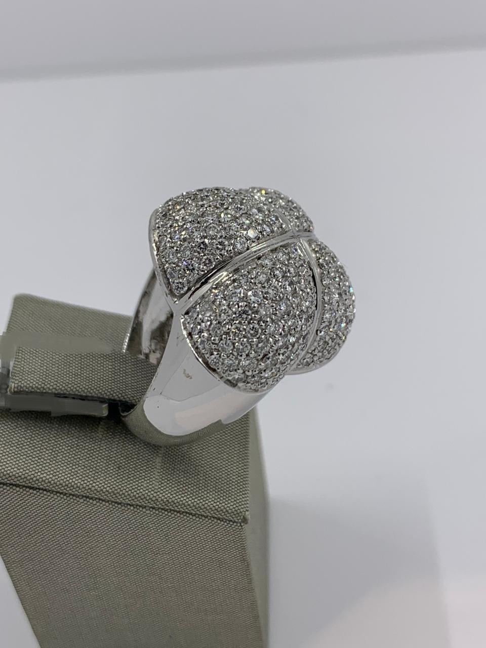 La Nouvelle Bague Ring in 18 Karat White Gold with Diamonds 4.2 Carat In New Condition For Sale In Wilmington, DE