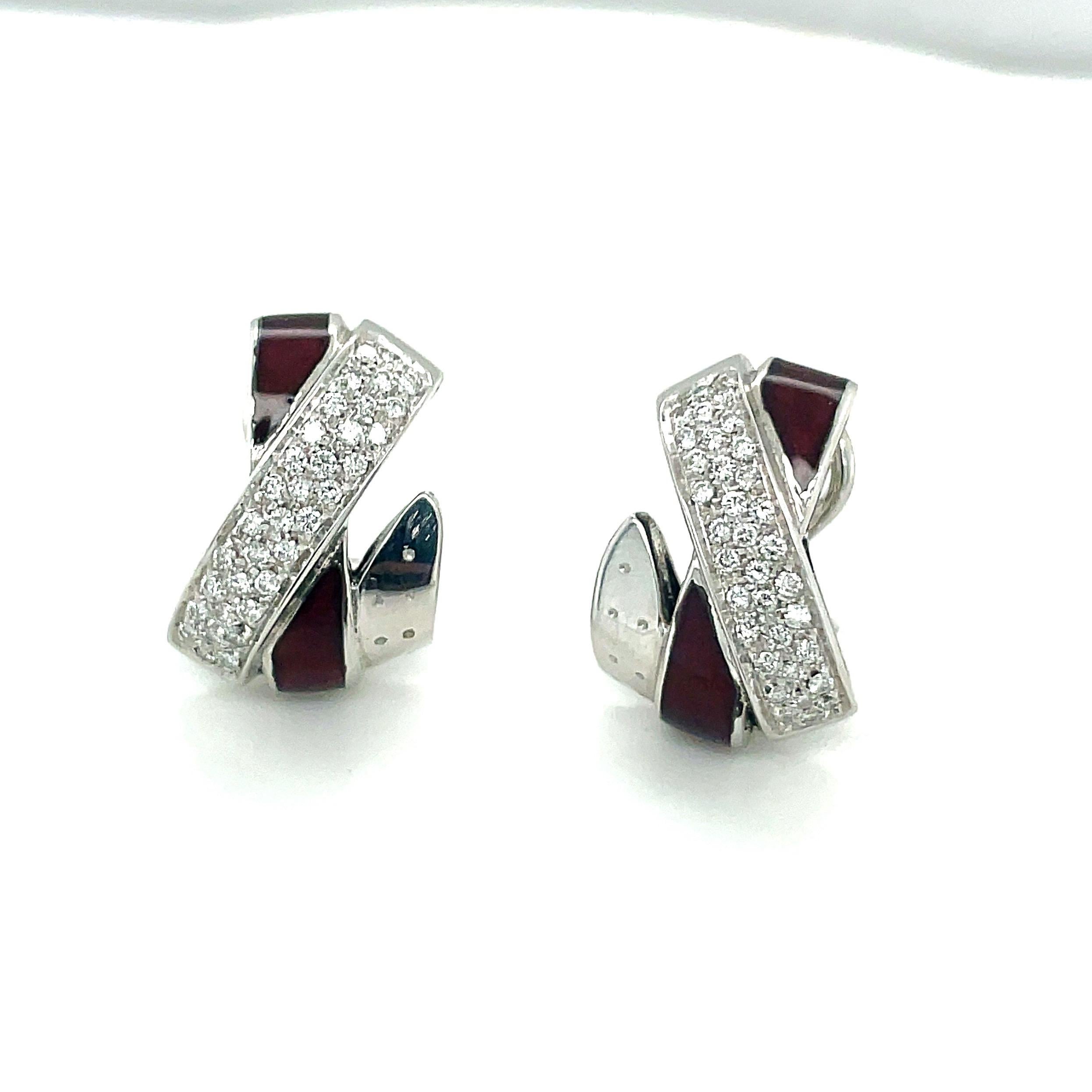 La Nouvelle Bagues 18kt White Gold X Motif Diamond and Enamel Earring In New Condition For Sale In New York, NY