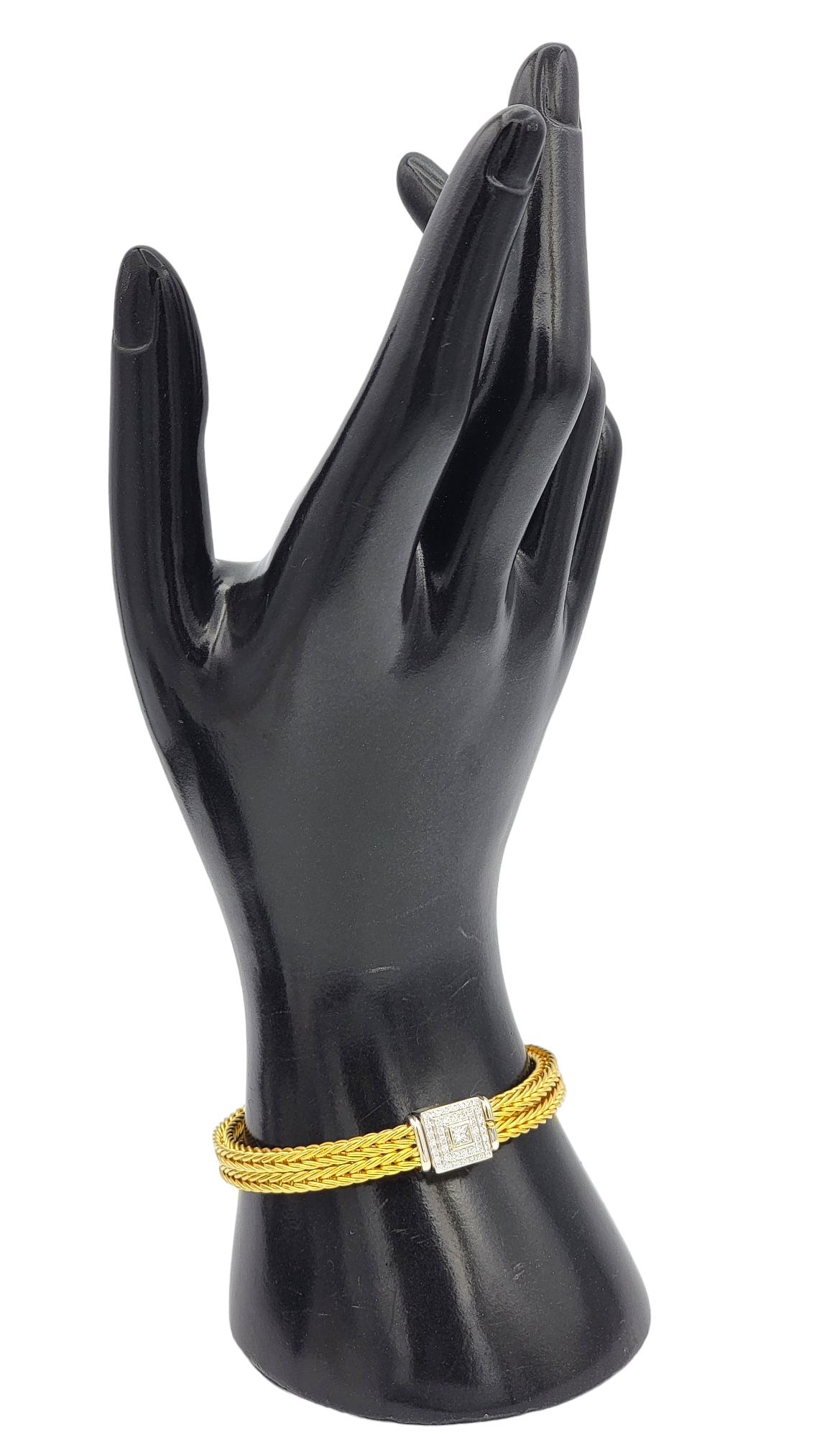 La Pepita Gewebtes Kettenarmband mit Diamant-Kastenverschluss aus 18 Karat gebürstetem Gold im Angebot 4
