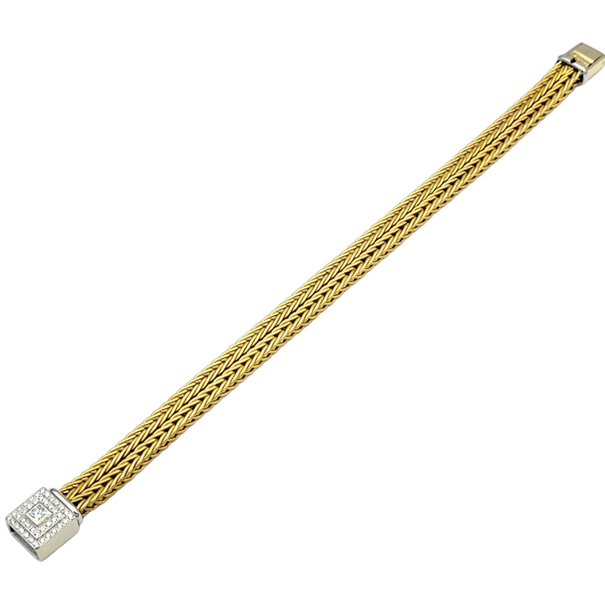 La Pepita Gewebtes Kettenarmband mit Diamant-Kastenverschluss aus 18 Karat gebürstetem Gold (Carréschliff) im Angebot