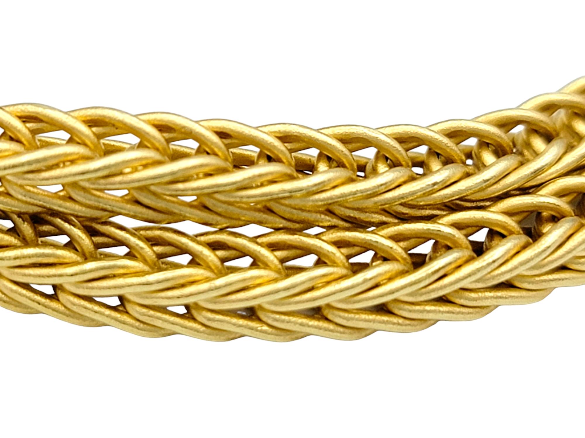 La Pepita Gewebtes Kettenarmband mit Diamant-Kastenverschluss aus 18 Karat gebürstetem Gold im Zustand „Gut“ im Angebot in Scottsdale, AZ