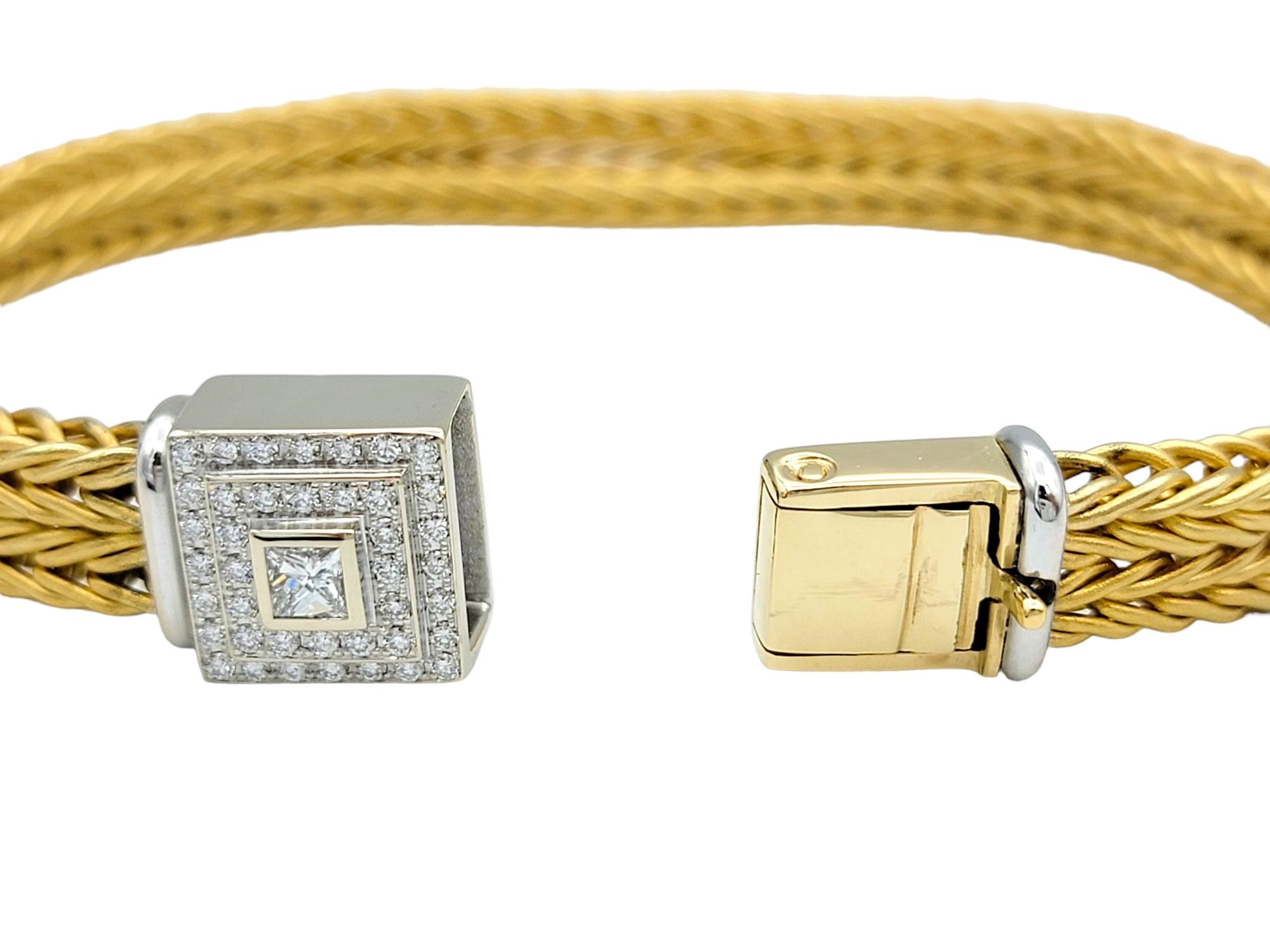 La Pepita Gewebtes Kettenarmband mit Diamant-Kastenverschluss aus 18 Karat gebürstetem Gold Damen im Angebot