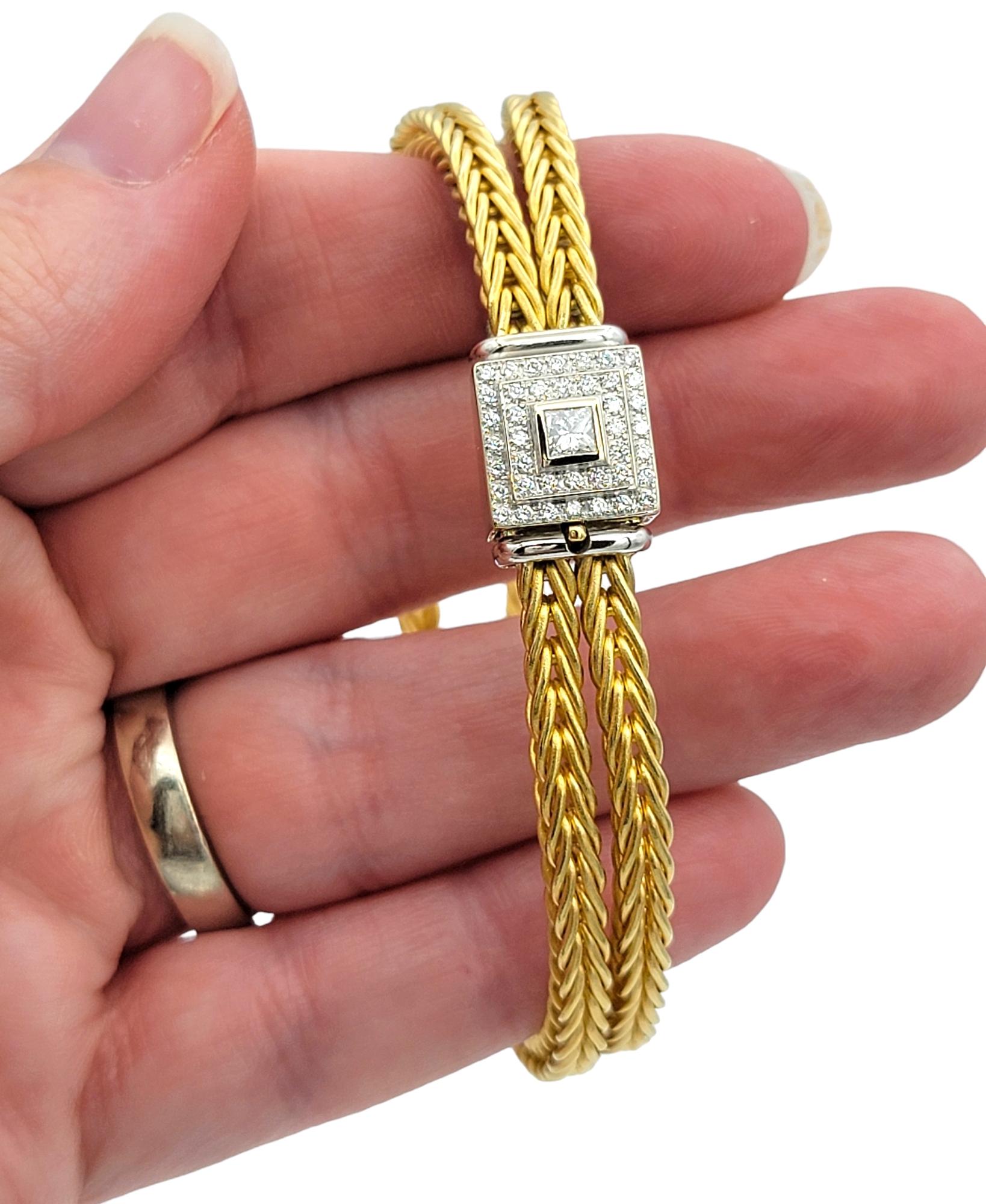 La Pepita Gewebtes Kettenarmband mit Diamant-Kastenverschluss aus 18 Karat gebürstetem Gold im Angebot 2