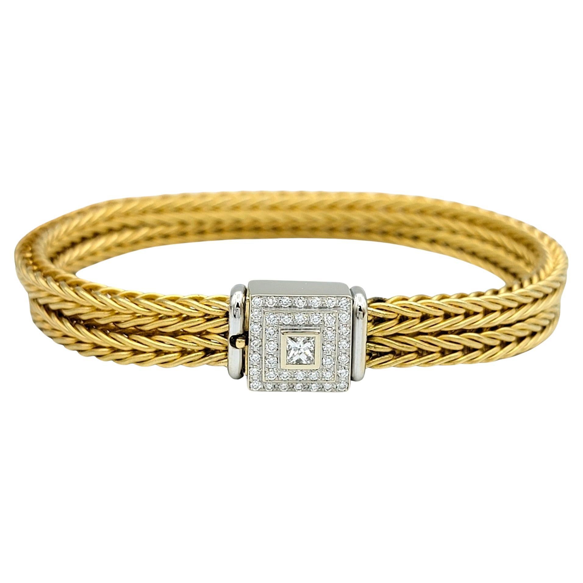 La Pepita Gewebtes Kettenarmband mit Diamant-Kastenverschluss aus 18 Karat gebürstetem Gold im Angebot