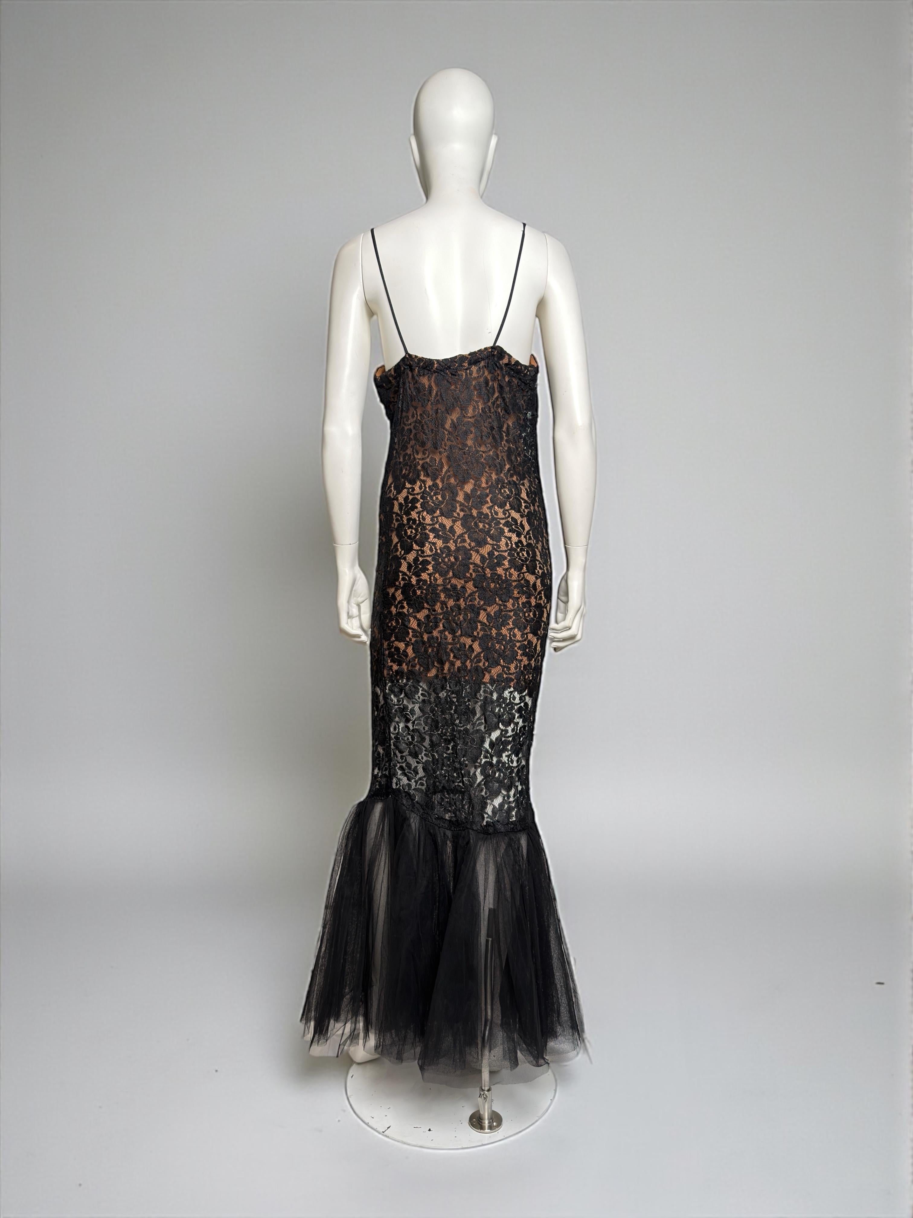 La Perla 1990 Robe sirène en dentelle noire avec ourlet en tulle transparent Bon état - En vente à Paris, FR