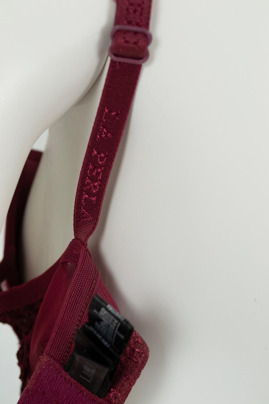 20e anniversaire de La Perla Ensemble soutien-gorge et string en macramé framboise - 32 C / Sm, 2004 en vente 5