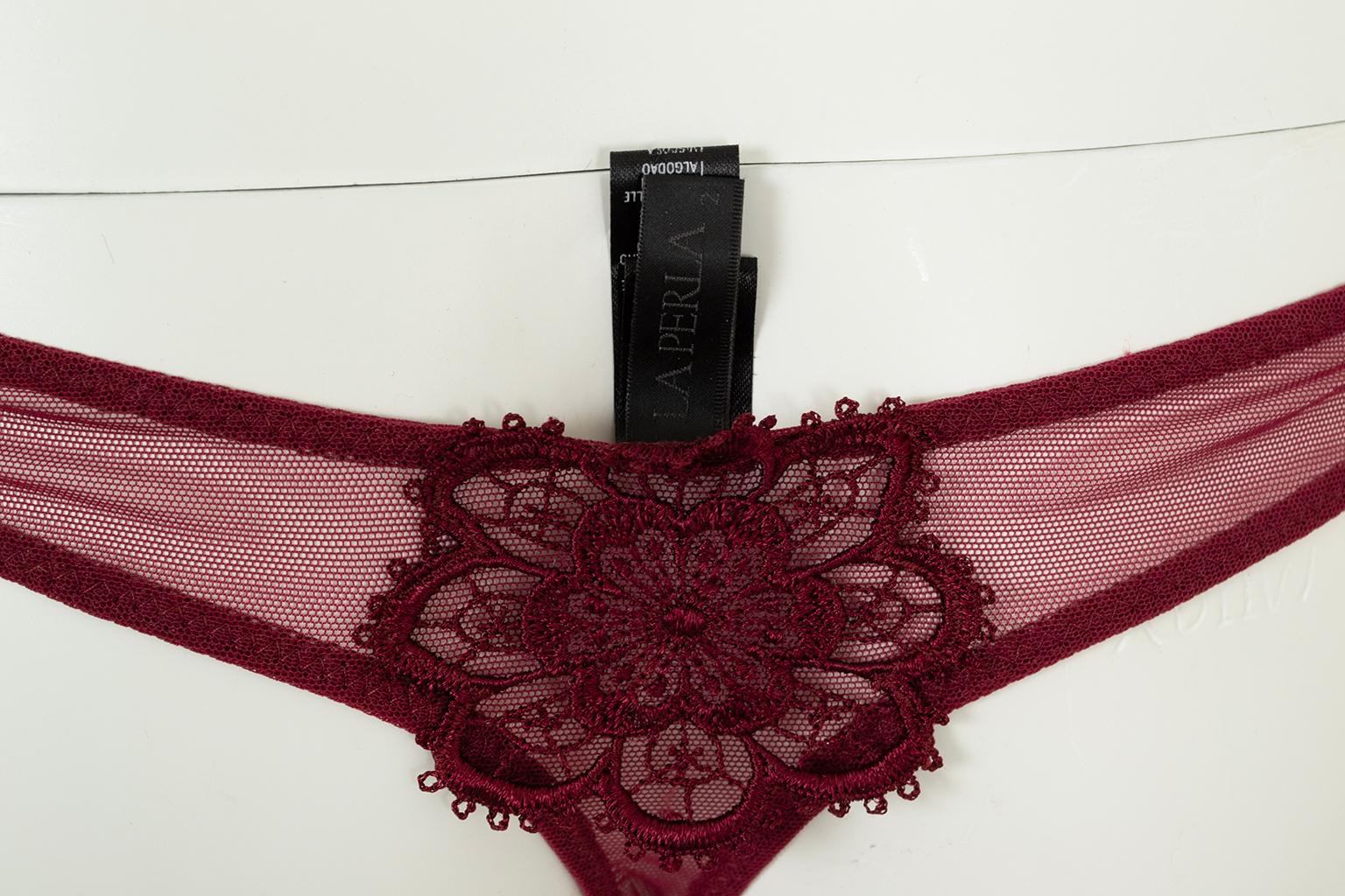 20e anniversaire de La Perla Ensemble soutien-gorge et string en macramé framboise - 32 C / Sm, 2004 en vente 8