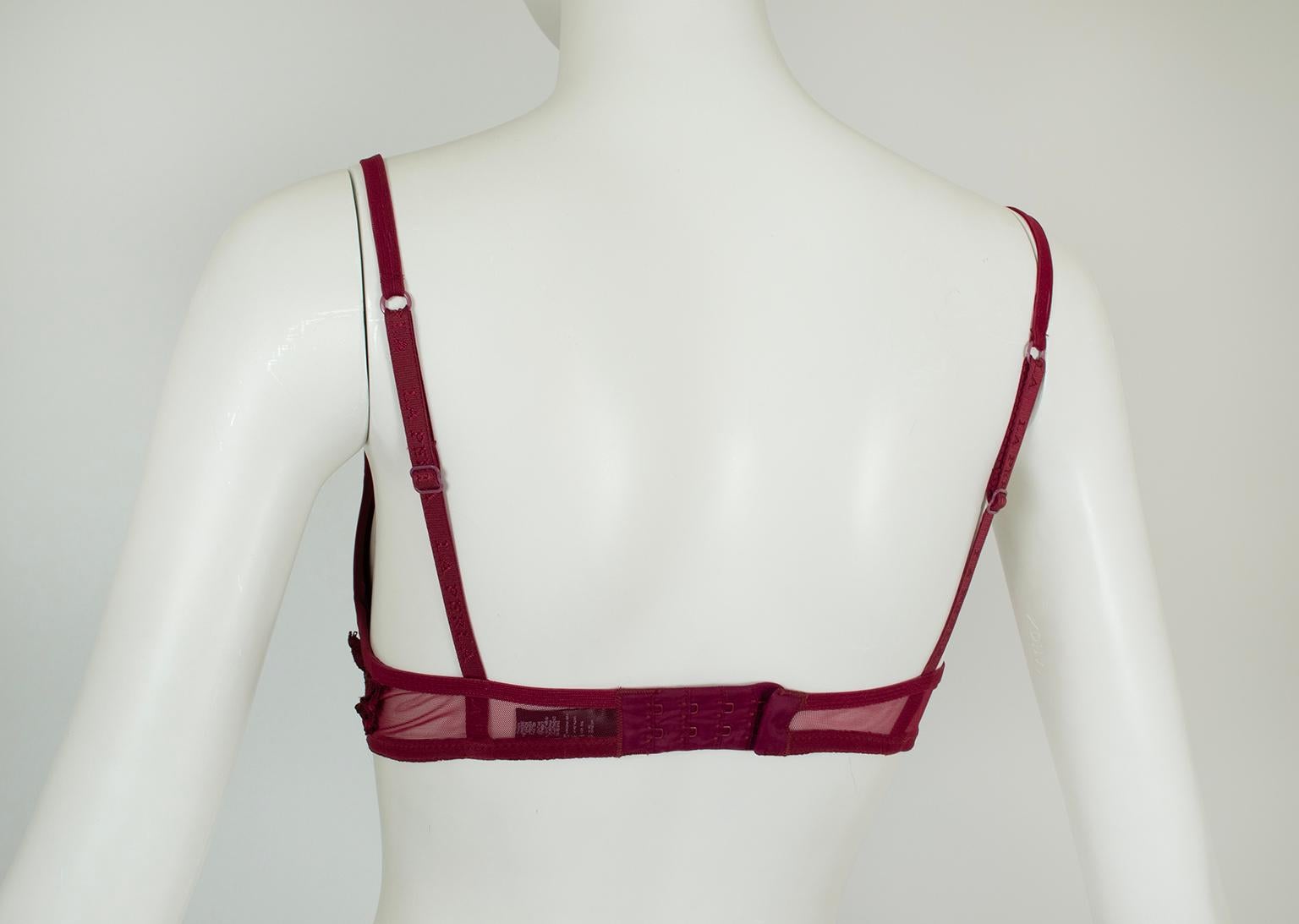 20e anniversaire de La Perla Ensemble soutien-gorge et string en macramé framboise - 32 C / Sm, 2004 en vente 1