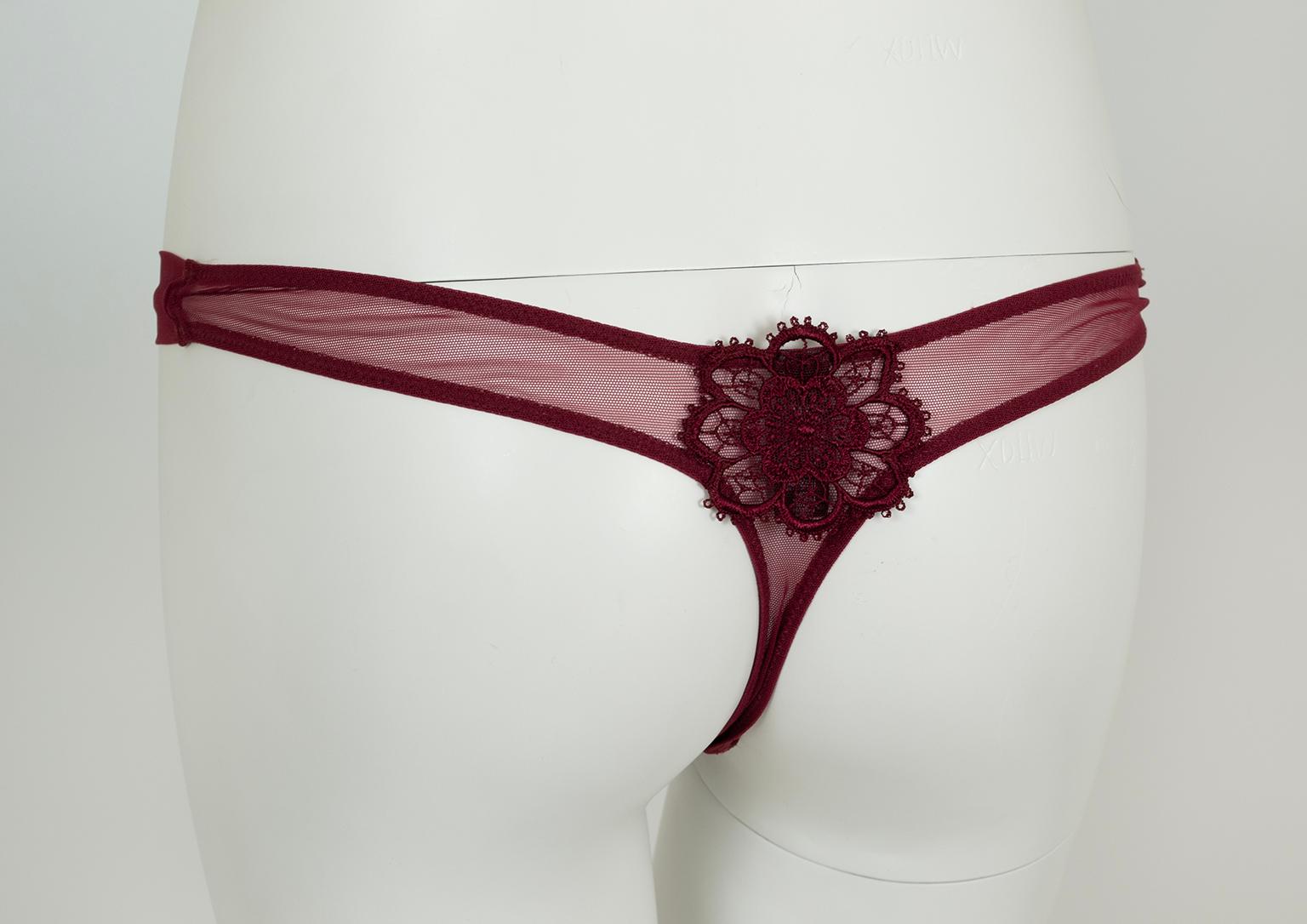 20e anniversaire de La Perla Ensemble soutien-gorge et string en macramé framboise - 32 C / Sm, 2004 en vente 3