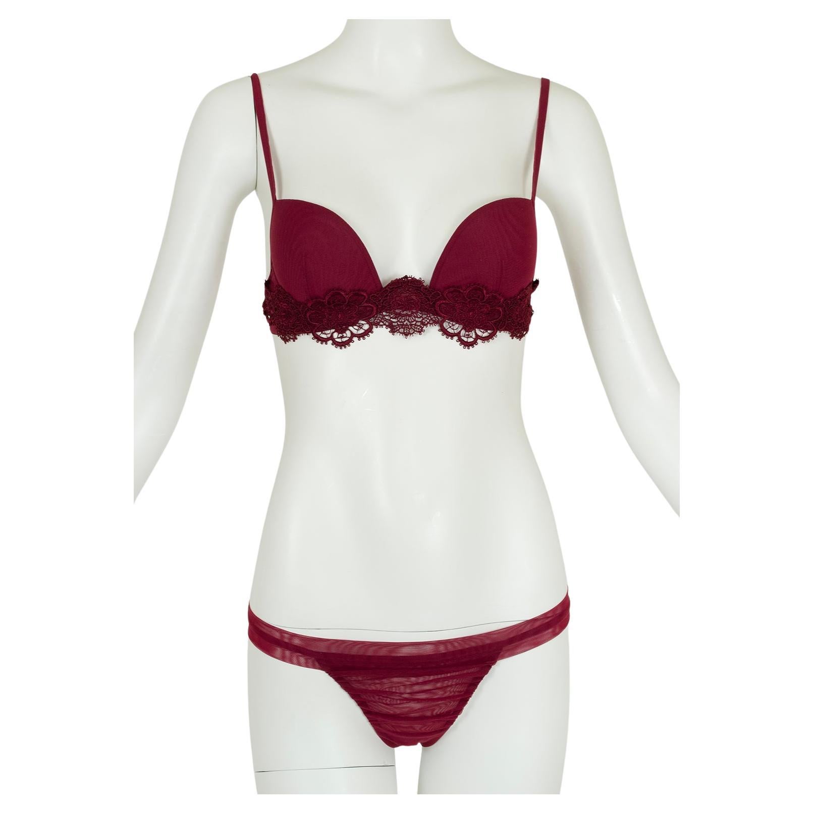 20e anniversaire de La Perla Ensemble soutien-gorge et string en macramé framboise - 32 C / Sm, 2004 en vente