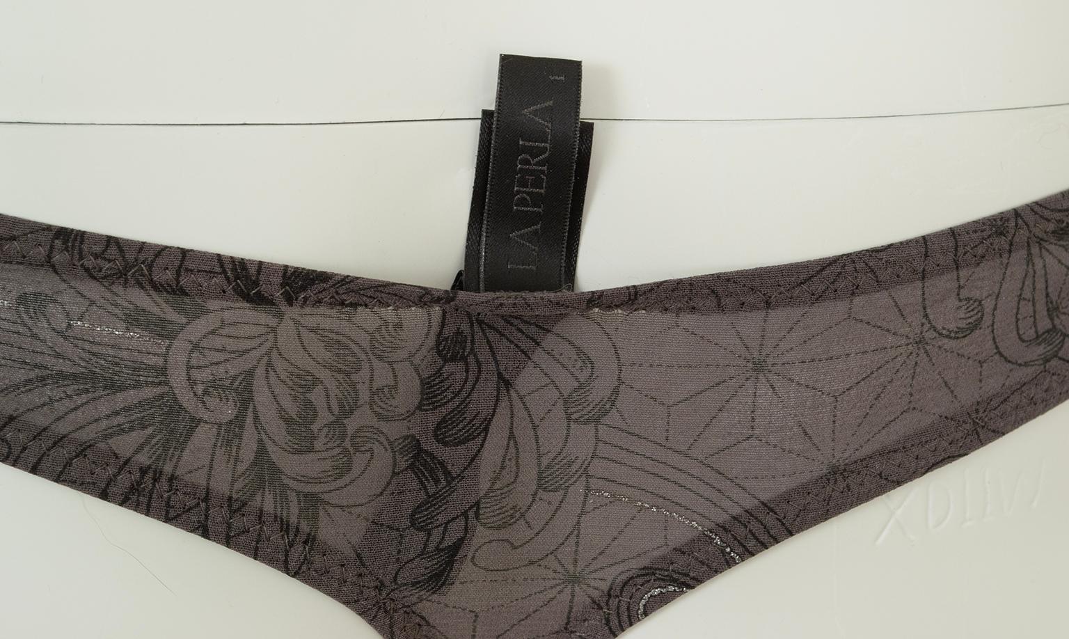 La Perla 20th Anniv Silver Shot Set di reggiseno e perizoma in seta - 32 C / Sm, 2004 in vendita 6