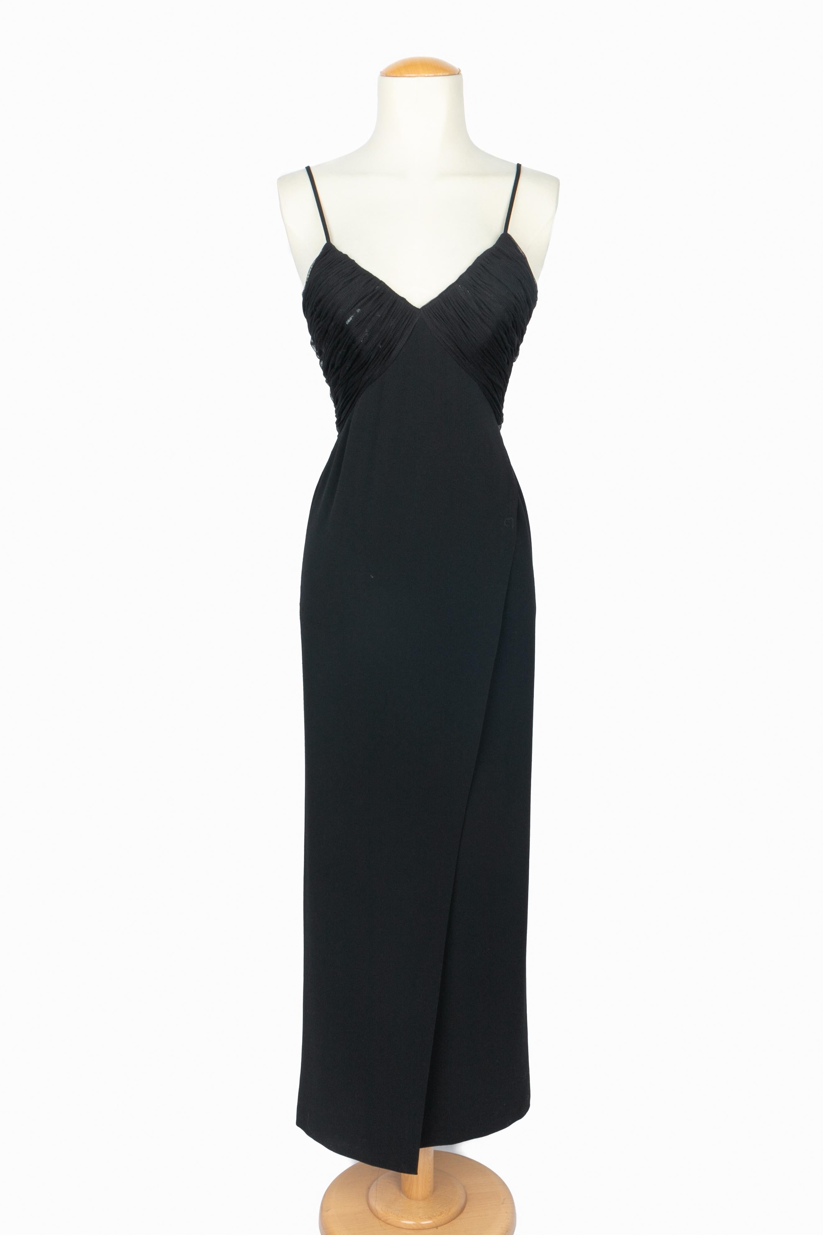 LA PERLA - (Made in Italy) Longue robe en jersey noir et tulle. Talle 42IT.

Condition :
Bon état

Dimensions :
Poitrine : 36 cm - Longueur : 150 cm

SKU:VR602