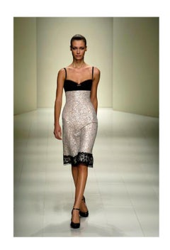 Robe mi-longue bustier en dentelle noire et ivoire La Perla, 2006