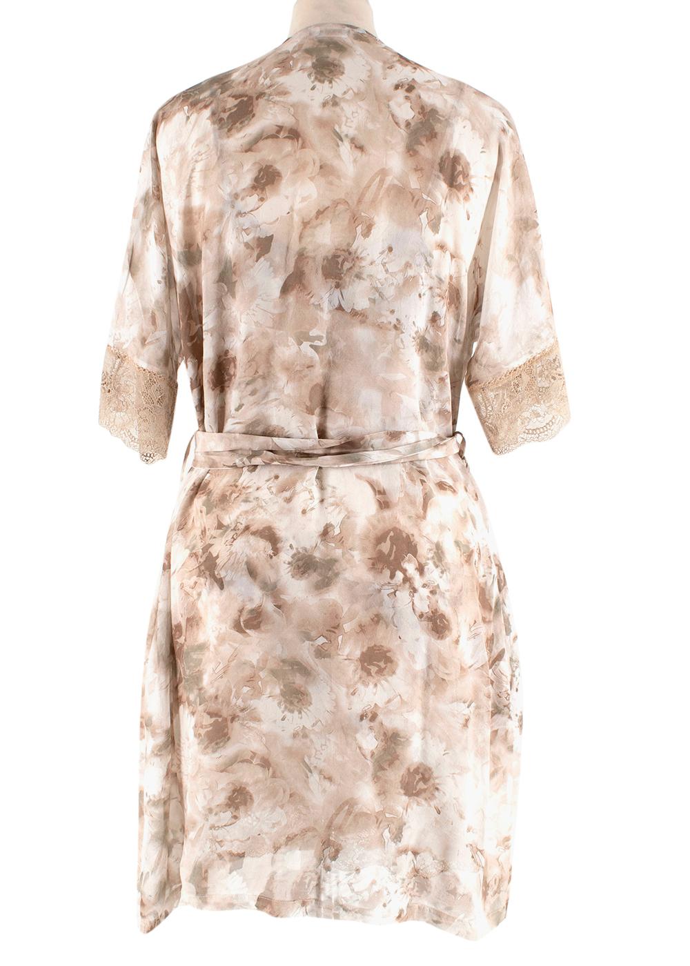 La Perla Floral Print Nude Night Dress & Robe

- Night robe with matching dress 
- Size 2 (UK 10-12)
- Robe has quarter length sleeves
- V neck top with nude coloured lace
- Sheer fabric with floral design
- Light weight fabric
- Textured silk
-