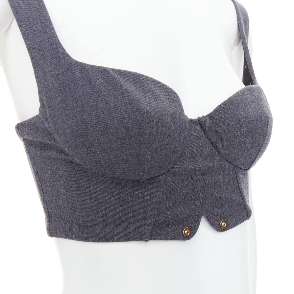 LA PERLA top corpiño de lana virgen gris con tachuelas doradas IT36D S
Referencia: GEGG/A00189
Marca: La Perla
Material: Lana virgen, mezcla
Color: Gris
Patrón: Sólido
Cierre: cremallera
Forro: Seda negra
Detalles adicionales: Esta prenda tiene la