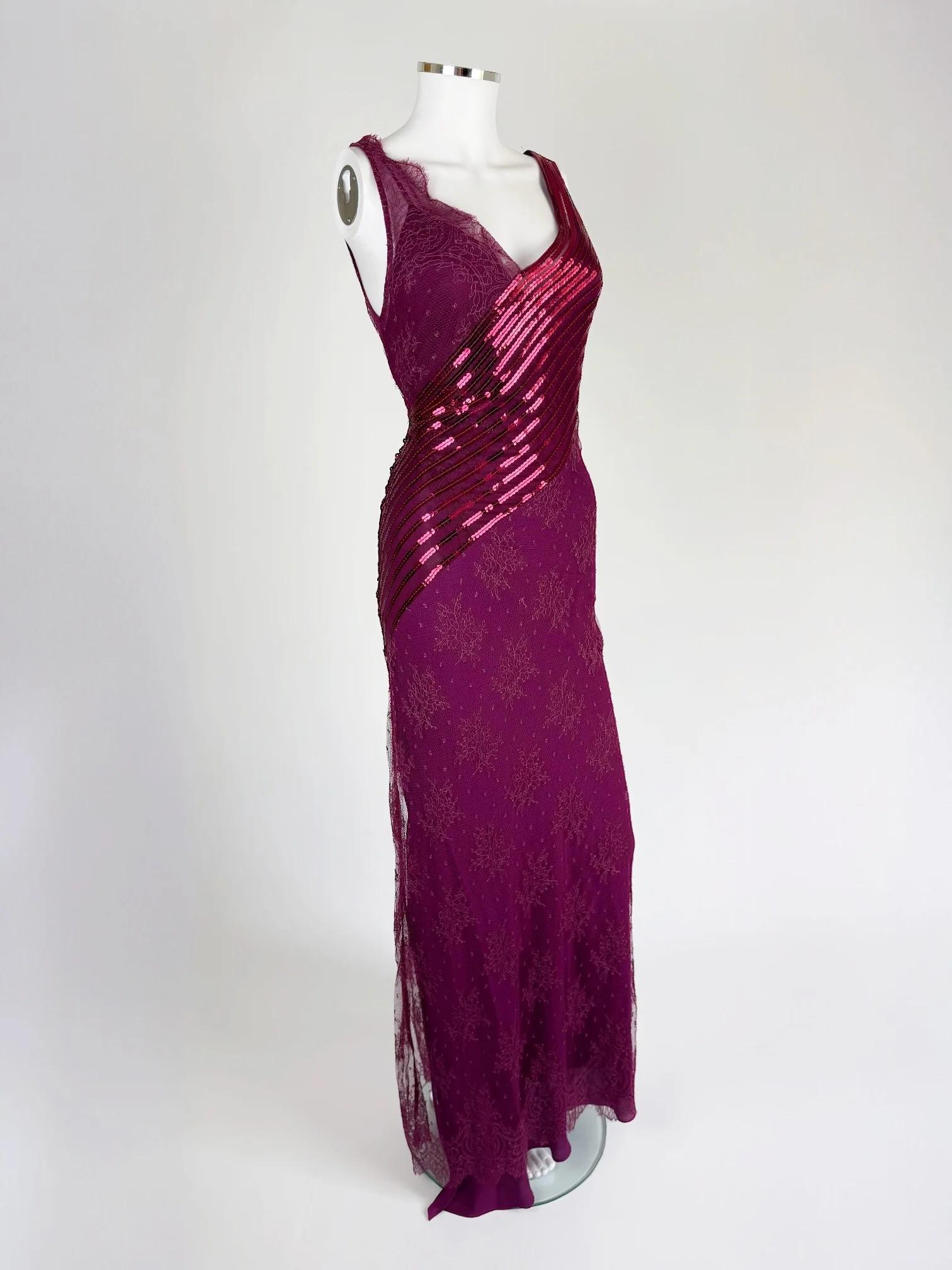 Rose Robe en dentelle et paillettes rose Magenta de La Perla, 1999 en vente