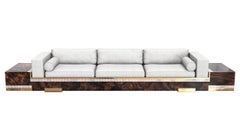 Sofá "La Perla Prescelta" Junto Con "El Arte De La Incrustación De Nácar"