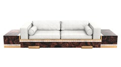 Sofá "La Perla Prescelta" Junto Con "El Arte De La Incrustación De Nácar"